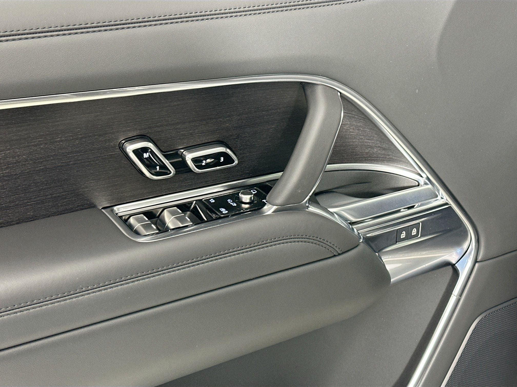 2026 Land Rover Range Rover SE LWB