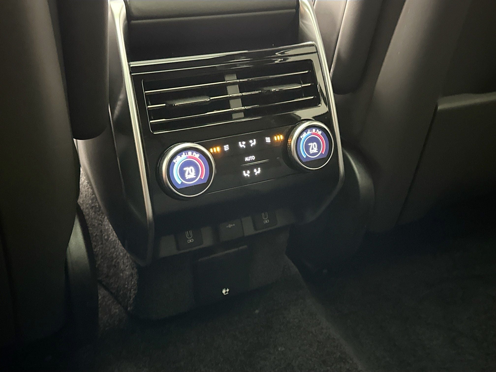 2026 Land Rover Range Rover SE LWB