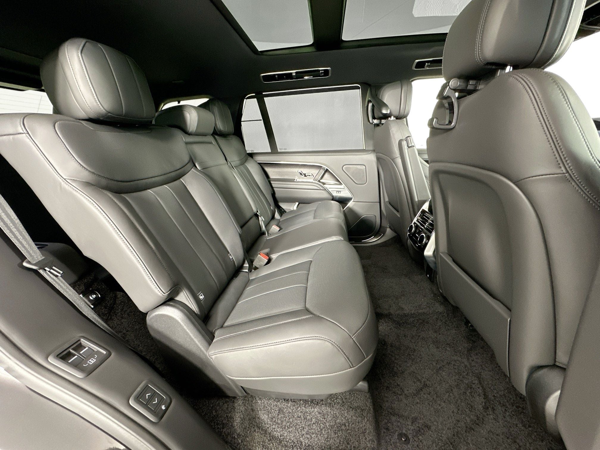 2026 Land Rover Range Rover SE LWB