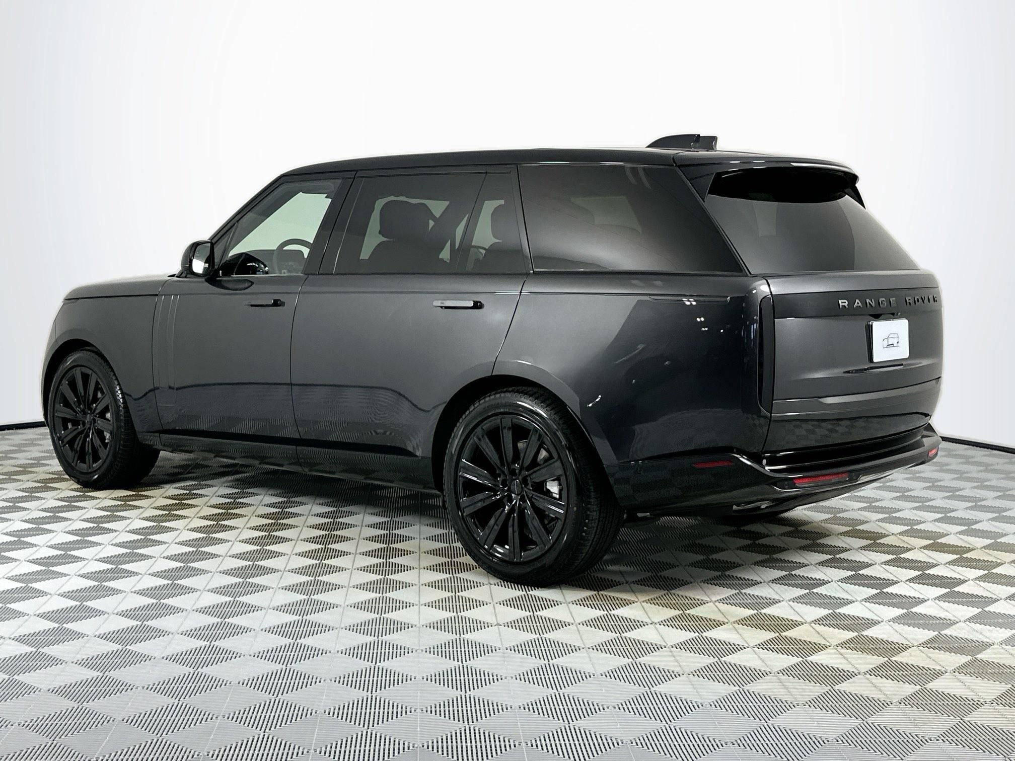 2026 Land Rover Range Rover SE LWB