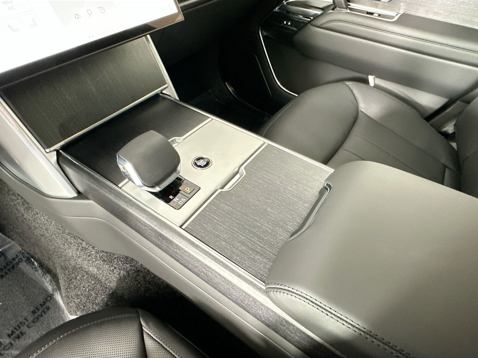 2026 Land Rover Range Rover SE LWB