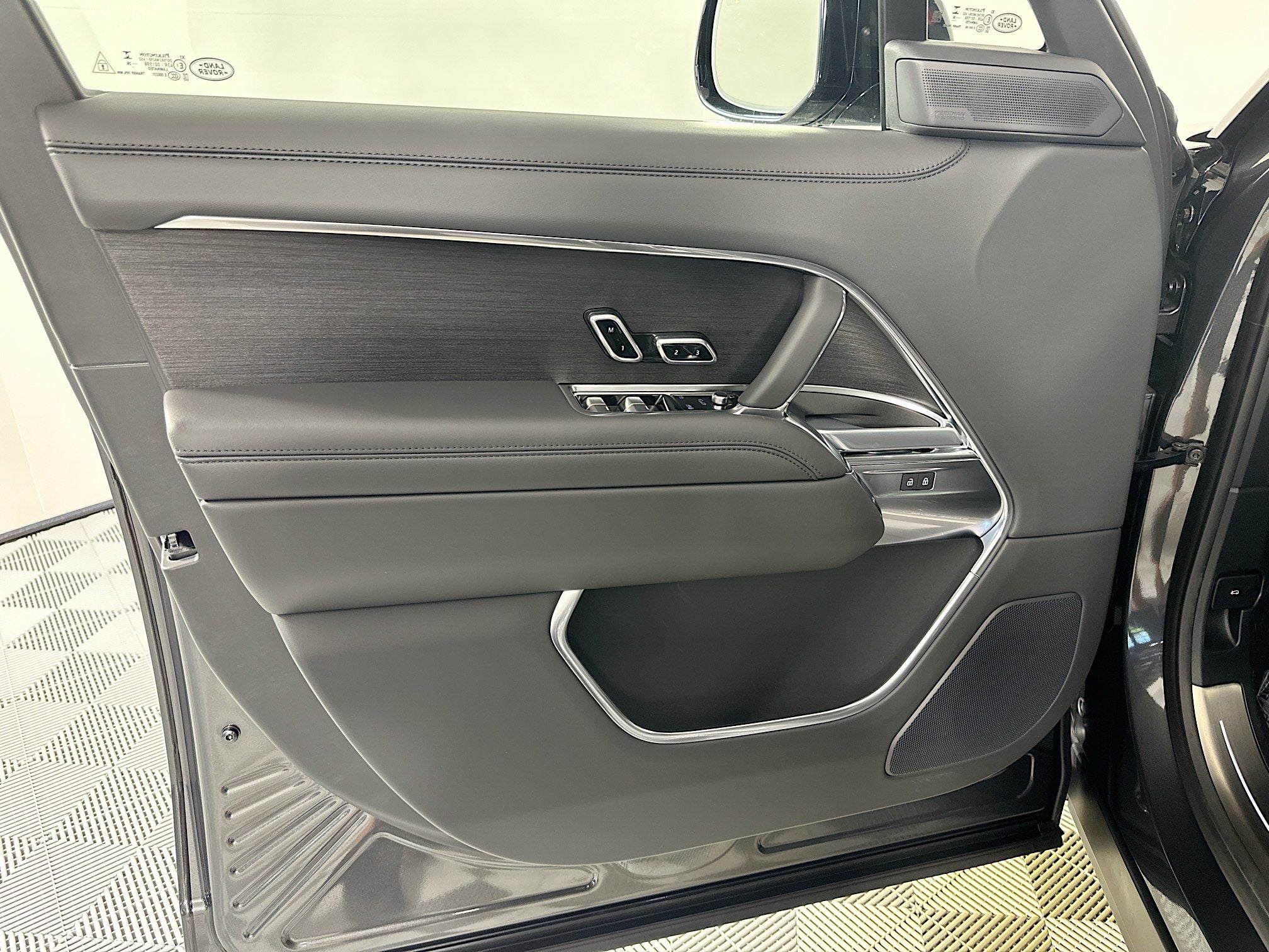2026 Land Rover Range Rover SE LWB