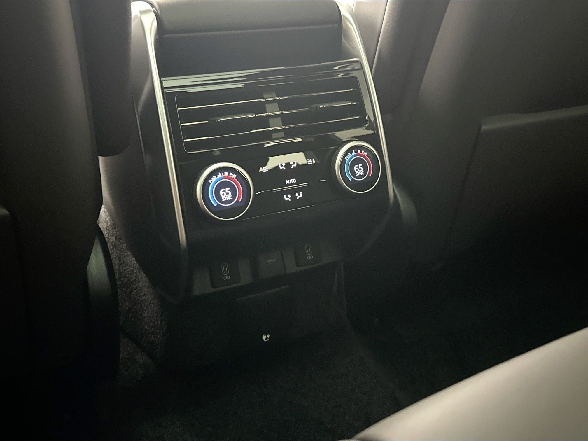 2026 Land Rover Range Rover SE LWB