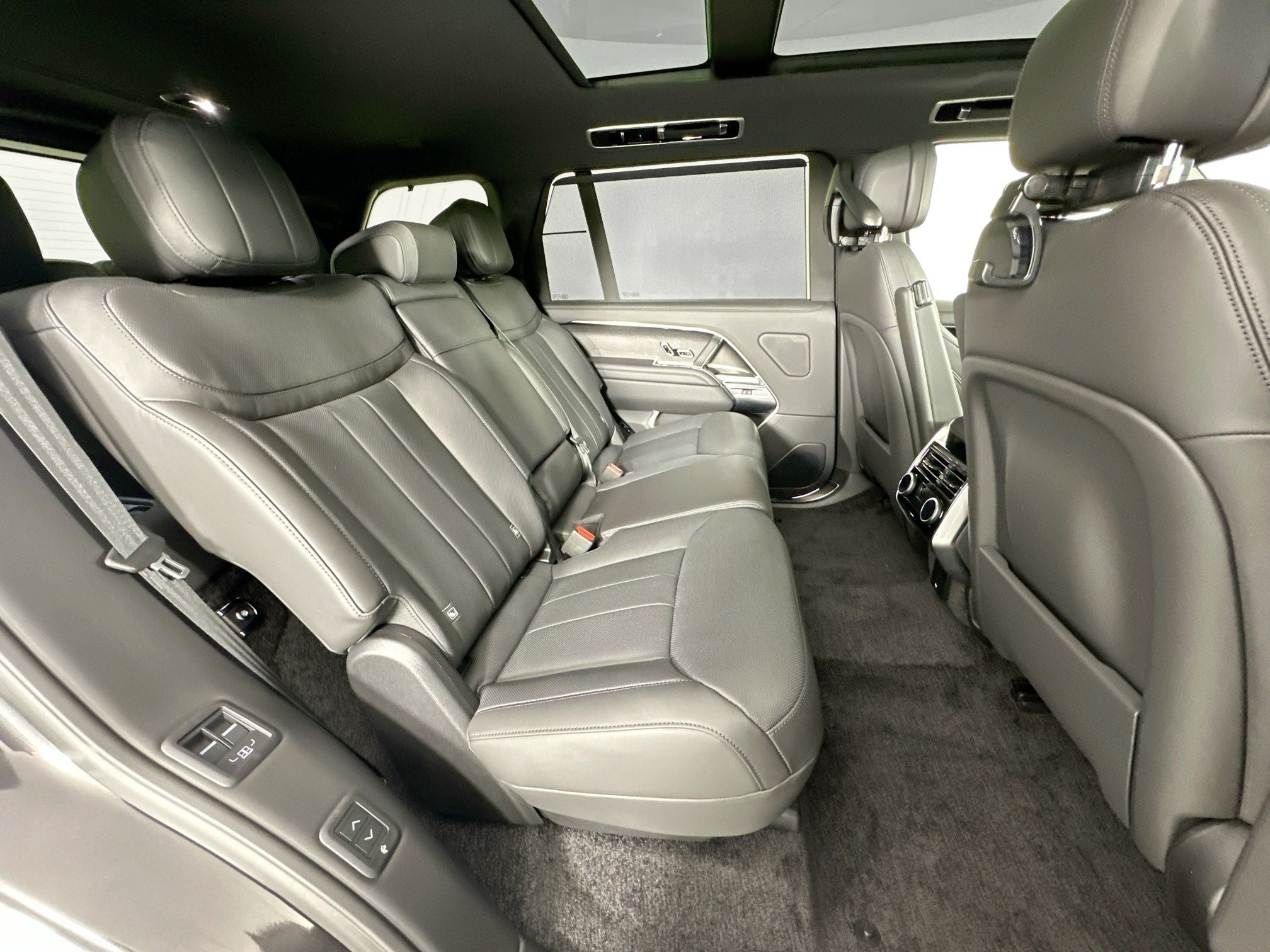 2026 Land Rover Range Rover SE LWB
