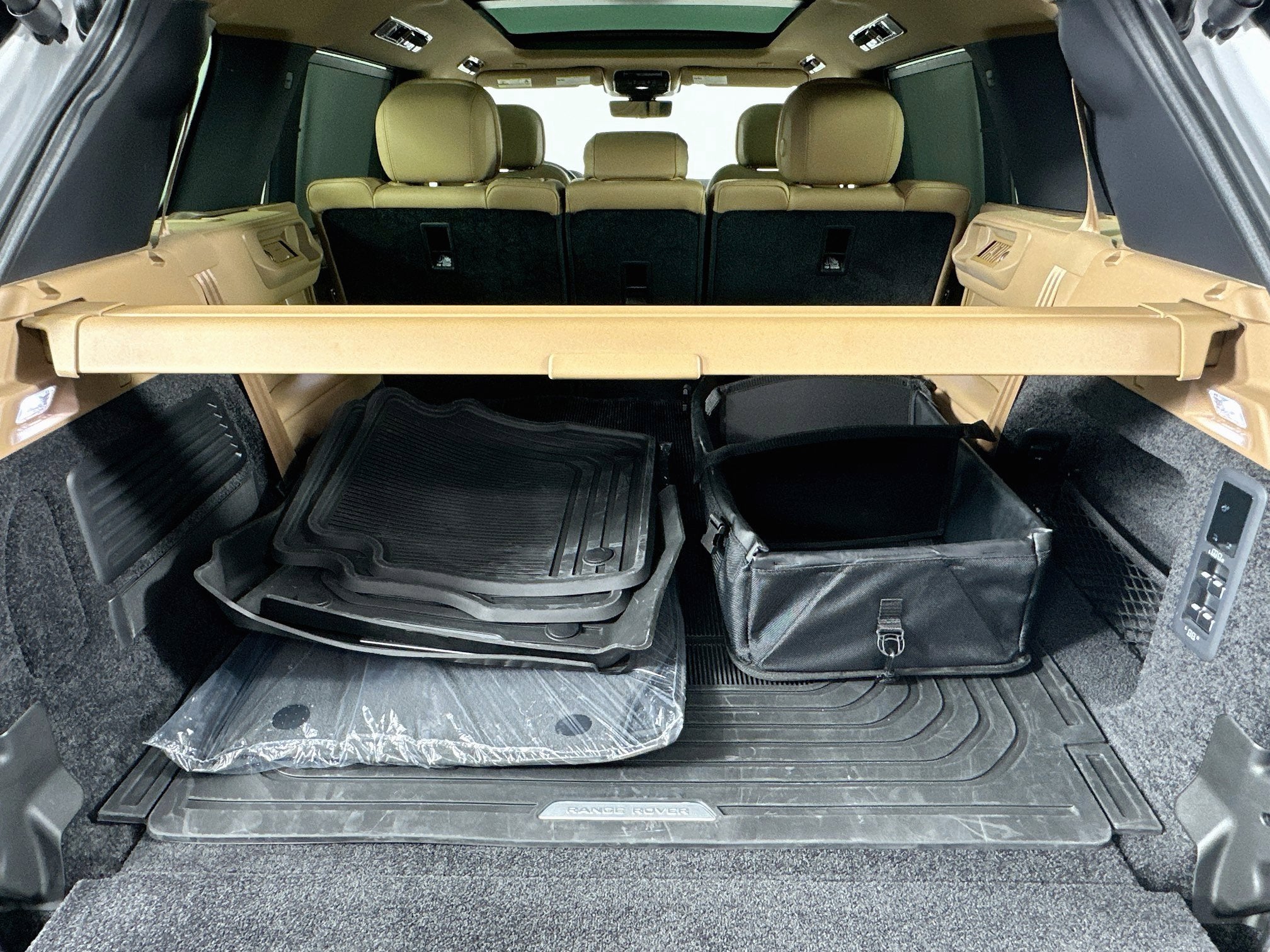 2026 Land Rover Range Rover SE LWB