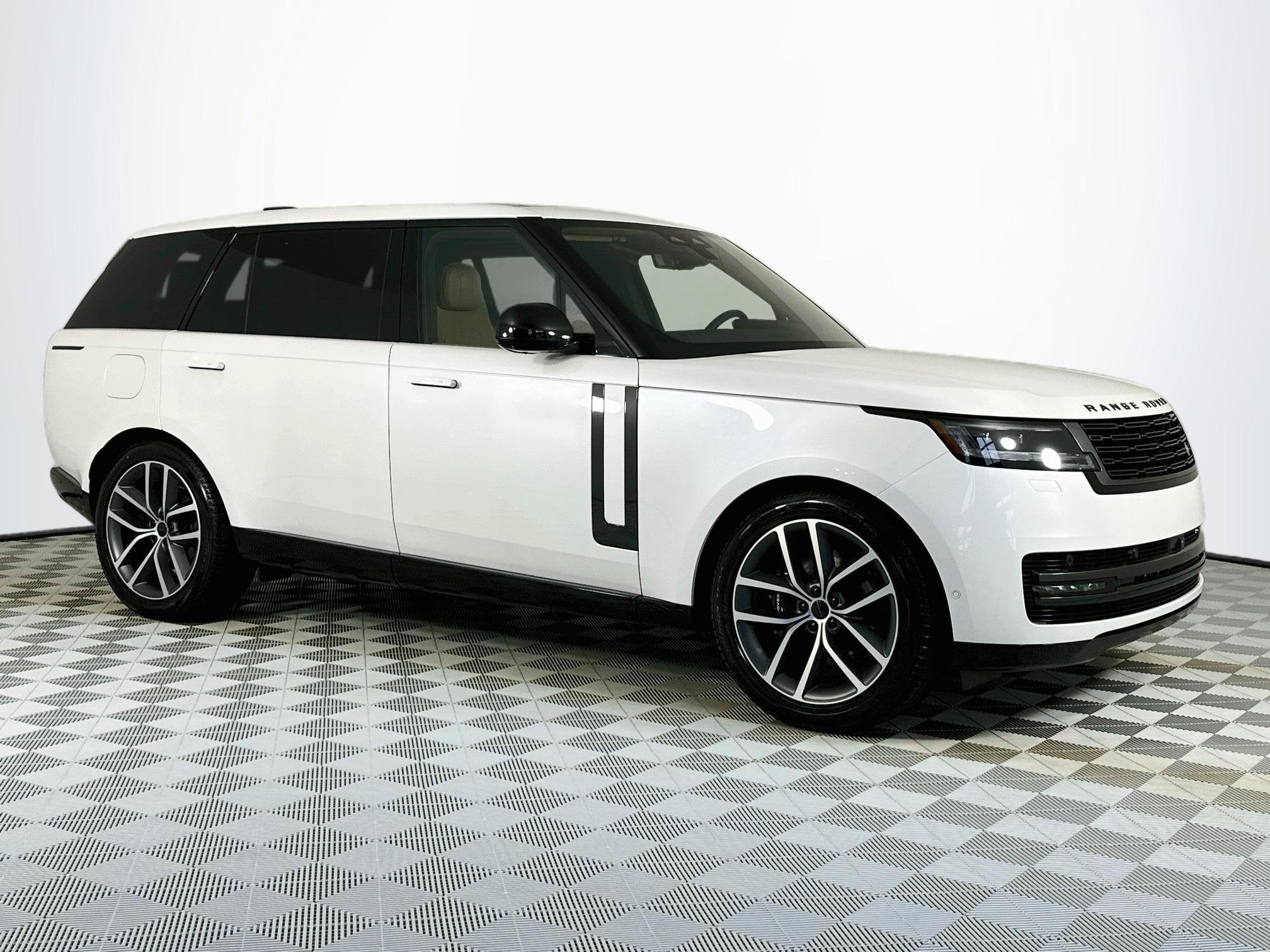 2026 Land Rover Range Rover SE LWB