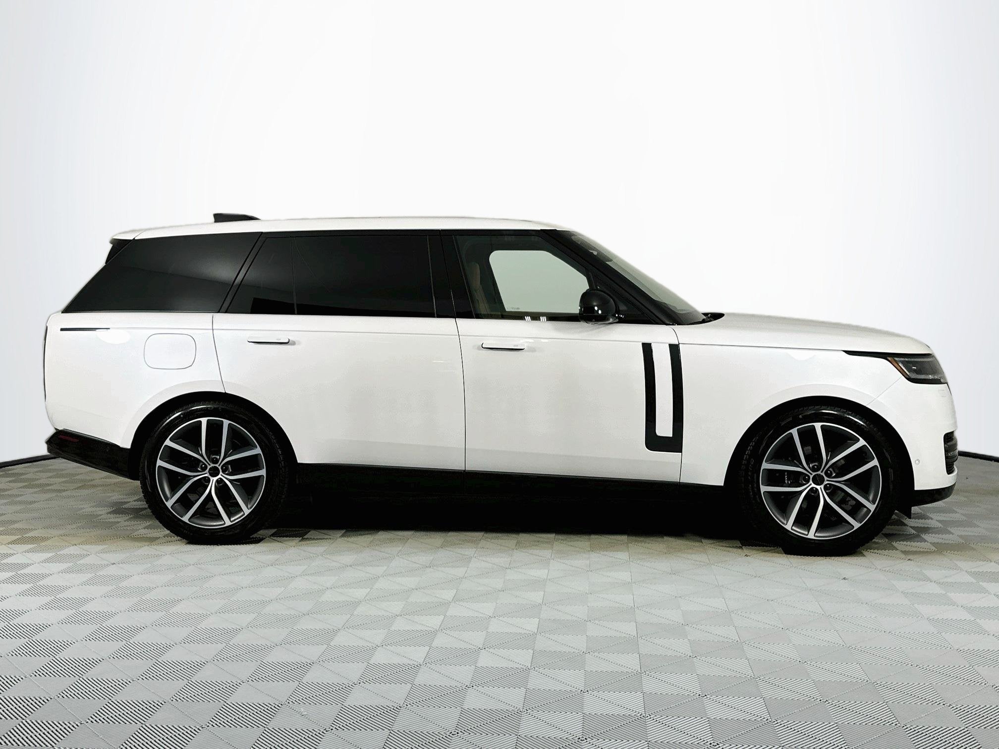 2026 Land Rover Range Rover SE LWB