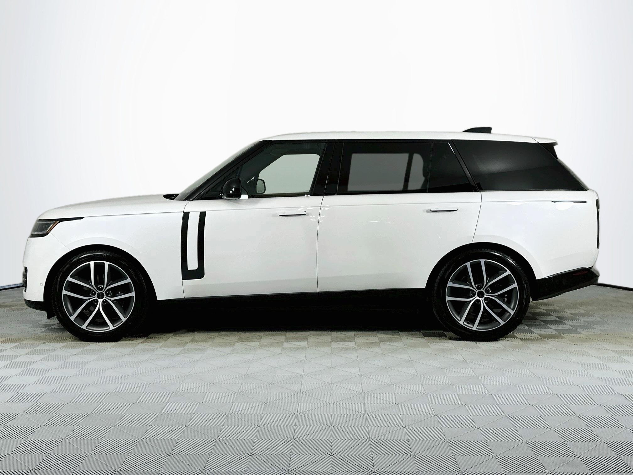 2026 Land Rover Range Rover SE LWB