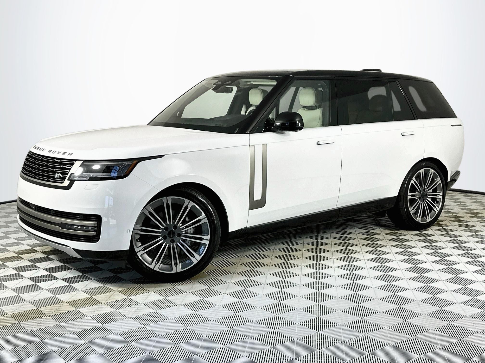 2026 Land Rover Range Rover SE LWB