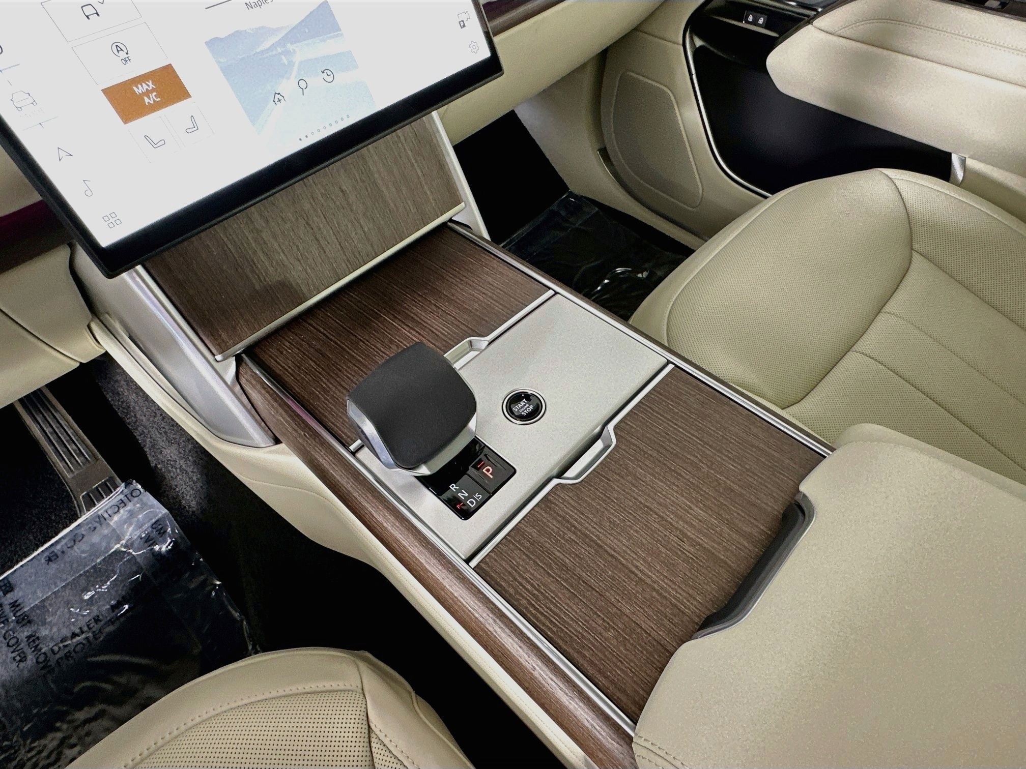 2026 Land Rover Range Rover SE LWB