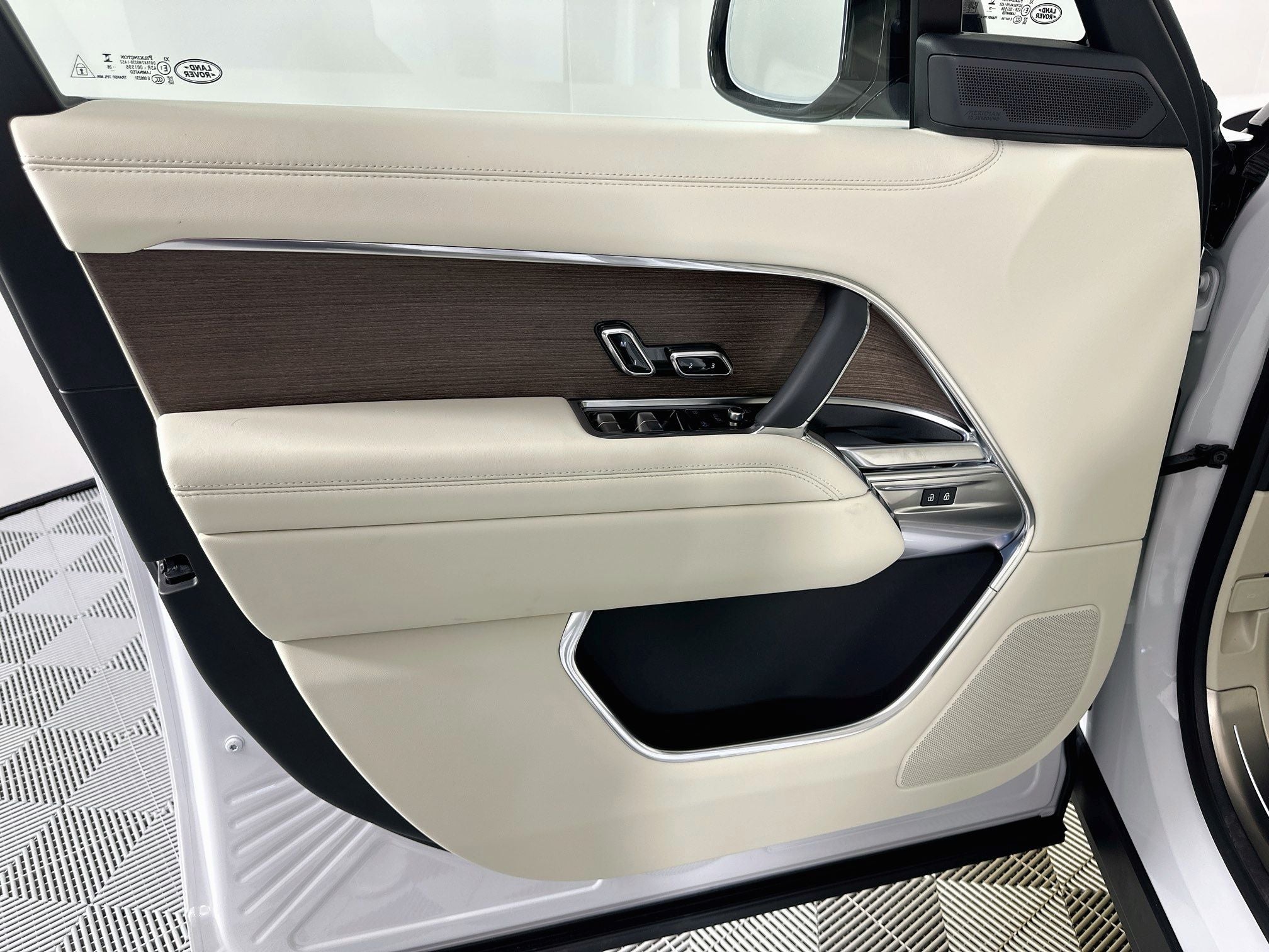 2026 Land Rover Range Rover SE LWB