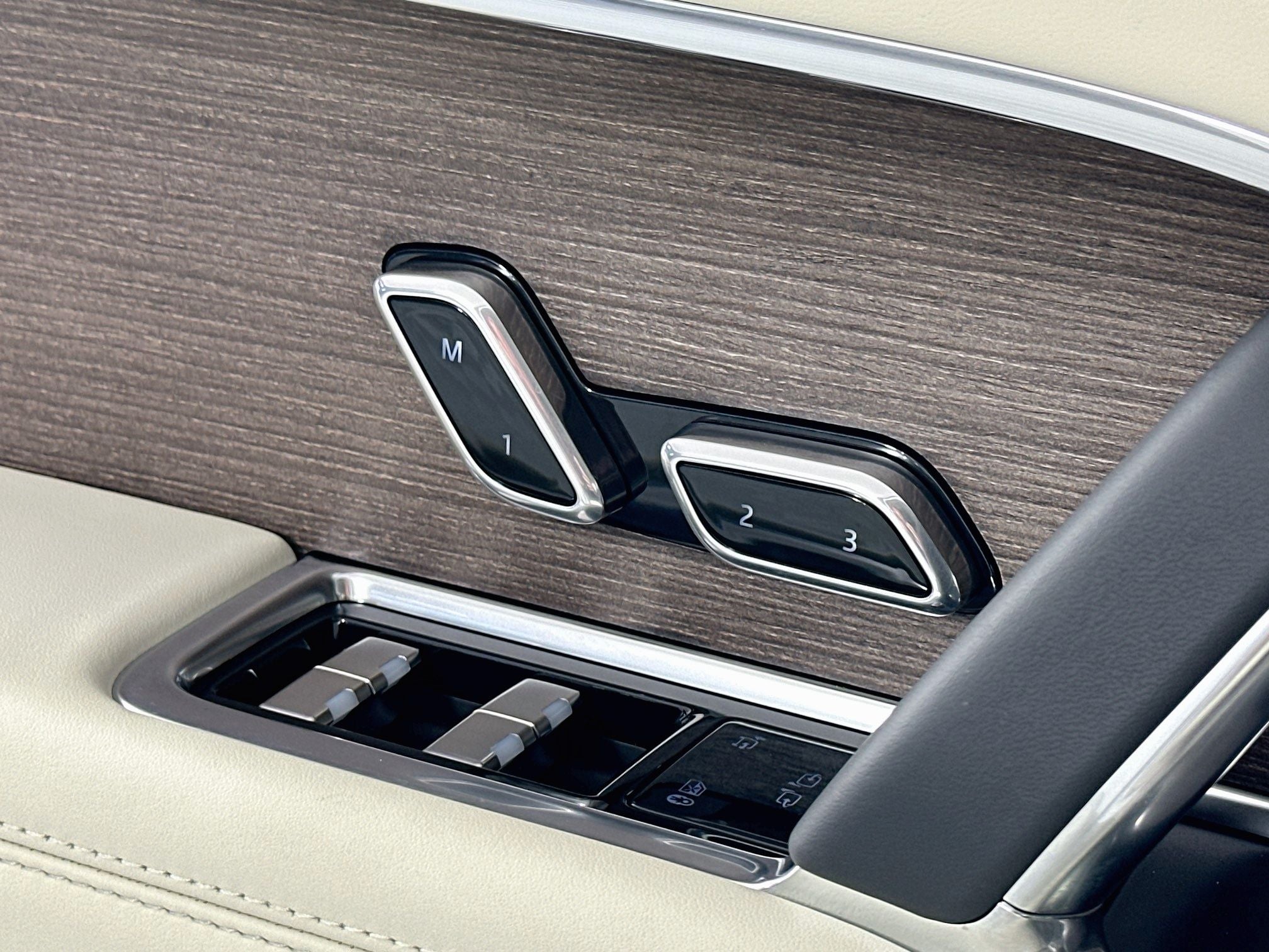 2026 Land Rover Range Rover SE LWB