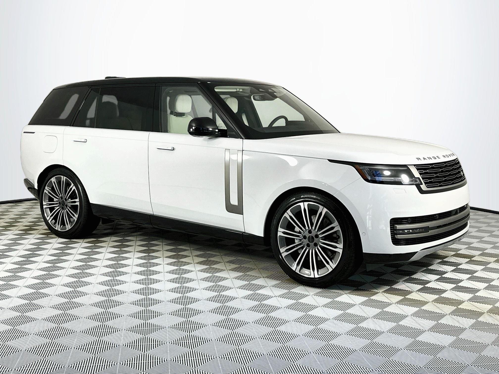 2026 Land Rover Range Rover SE LWB