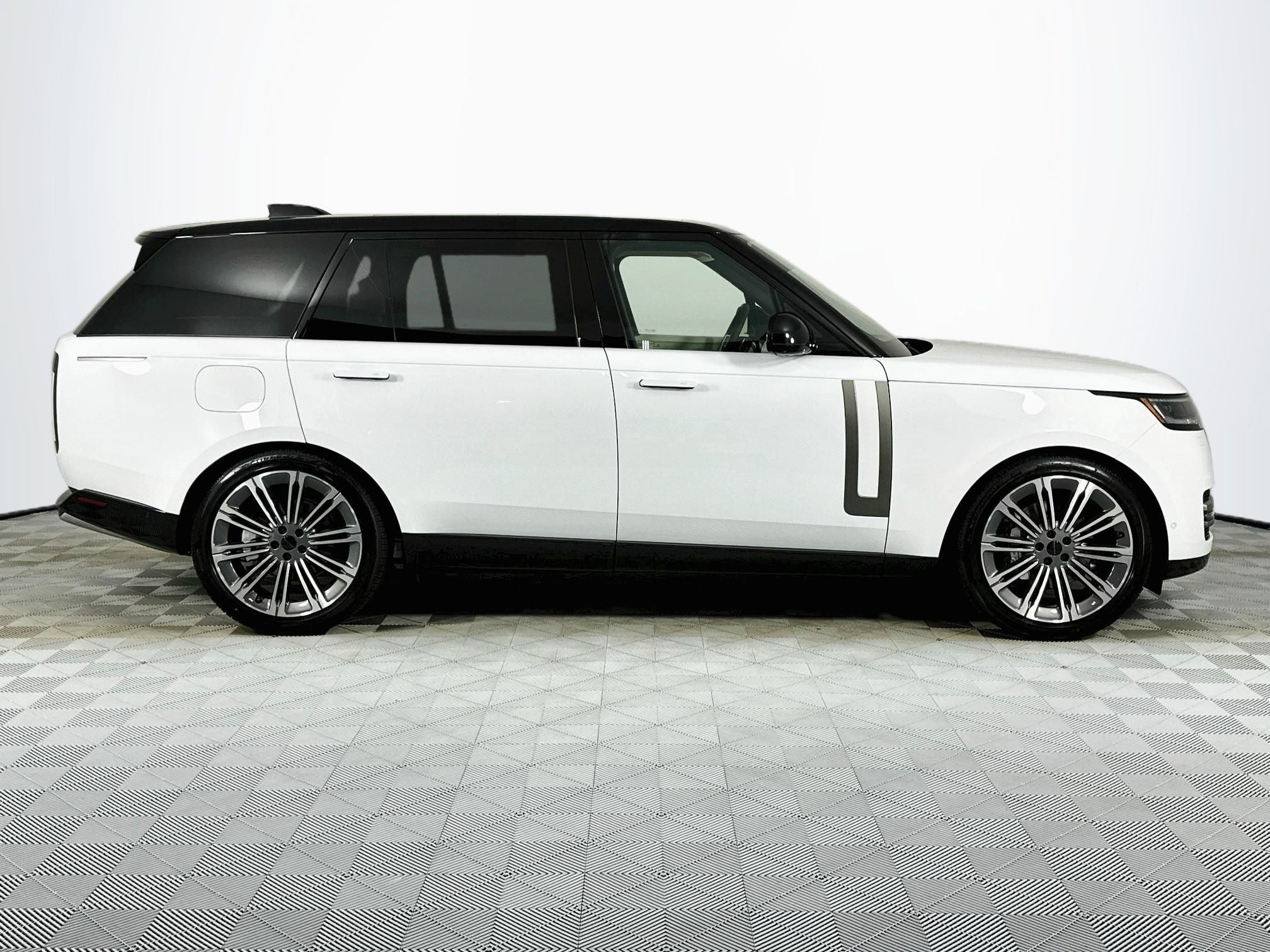 2026 Land Rover Range Rover SE LWB