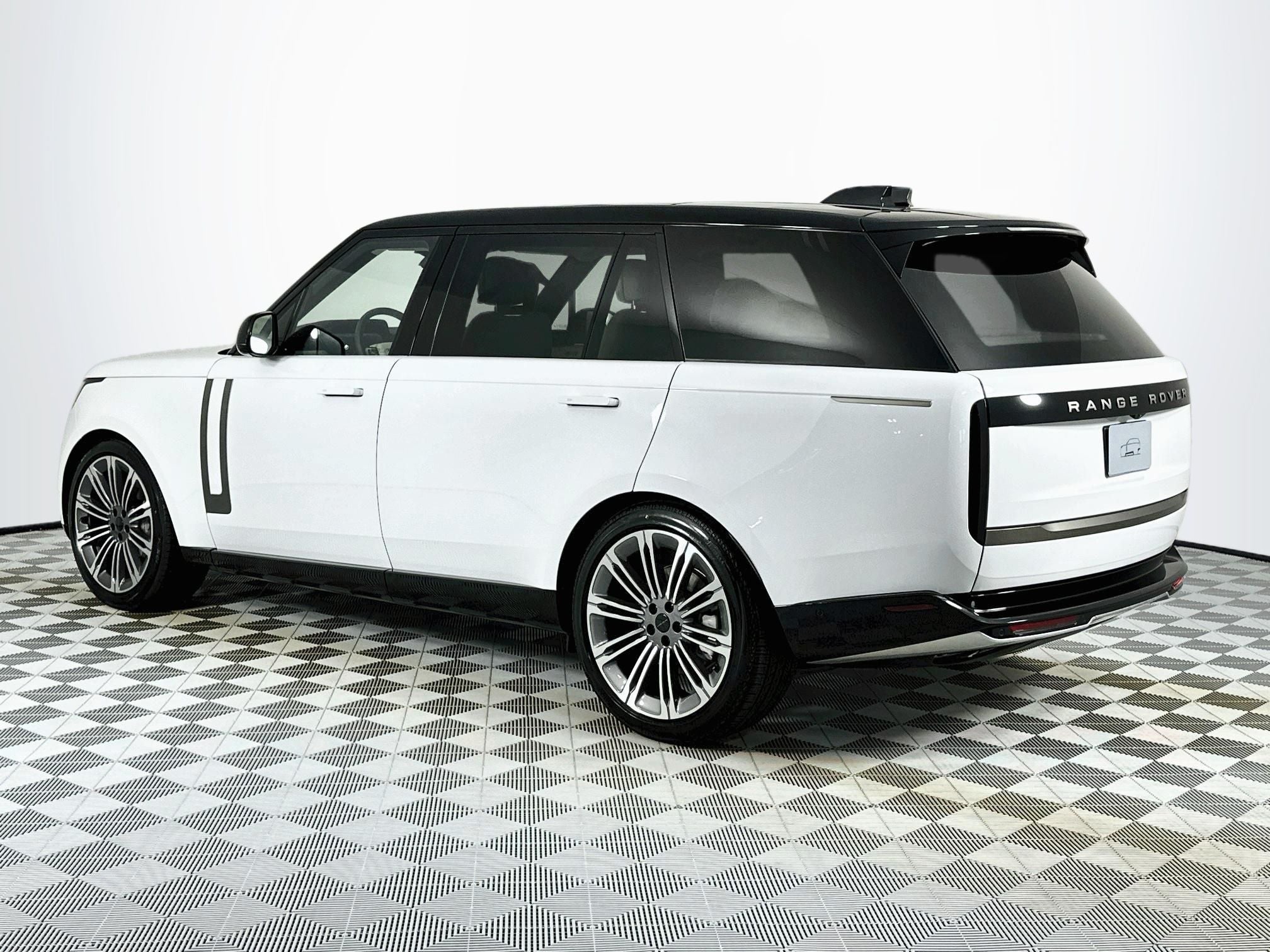 2026 Land Rover Range Rover SE LWB