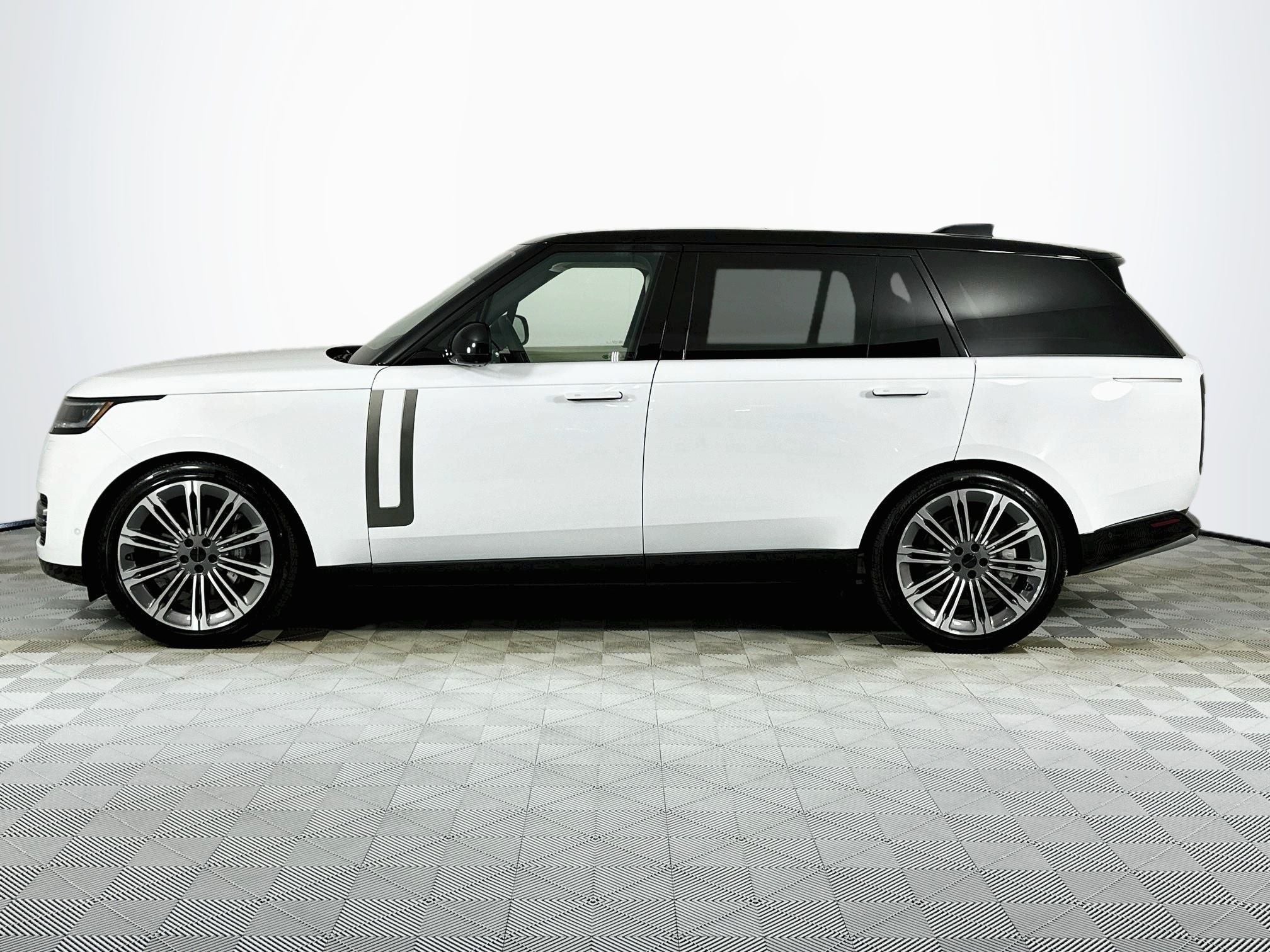 2026 Land Rover Range Rover SE LWB