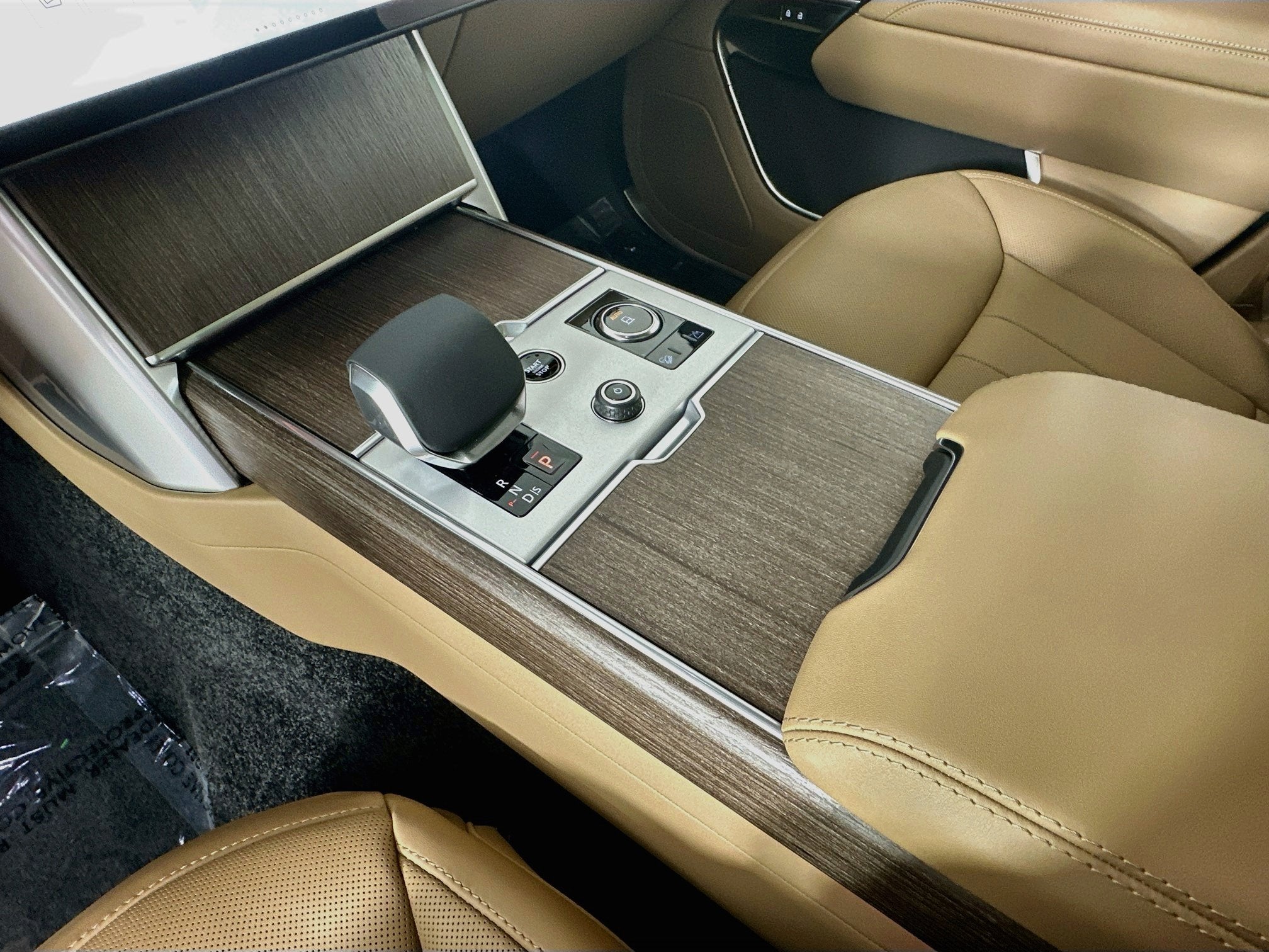 2027 Land Rover Range Rover SE LWB