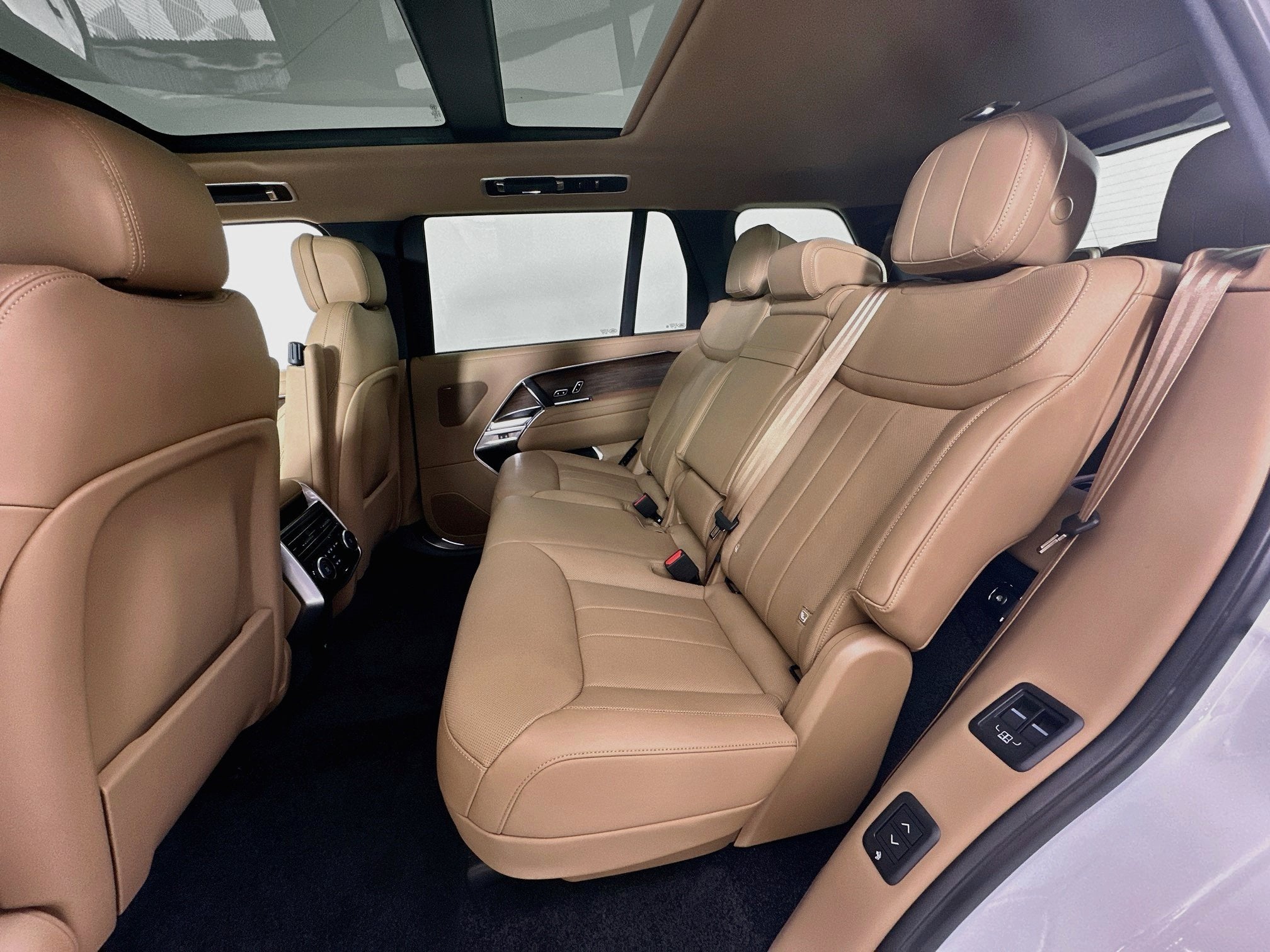 2027 Land Rover Range Rover SE LWB