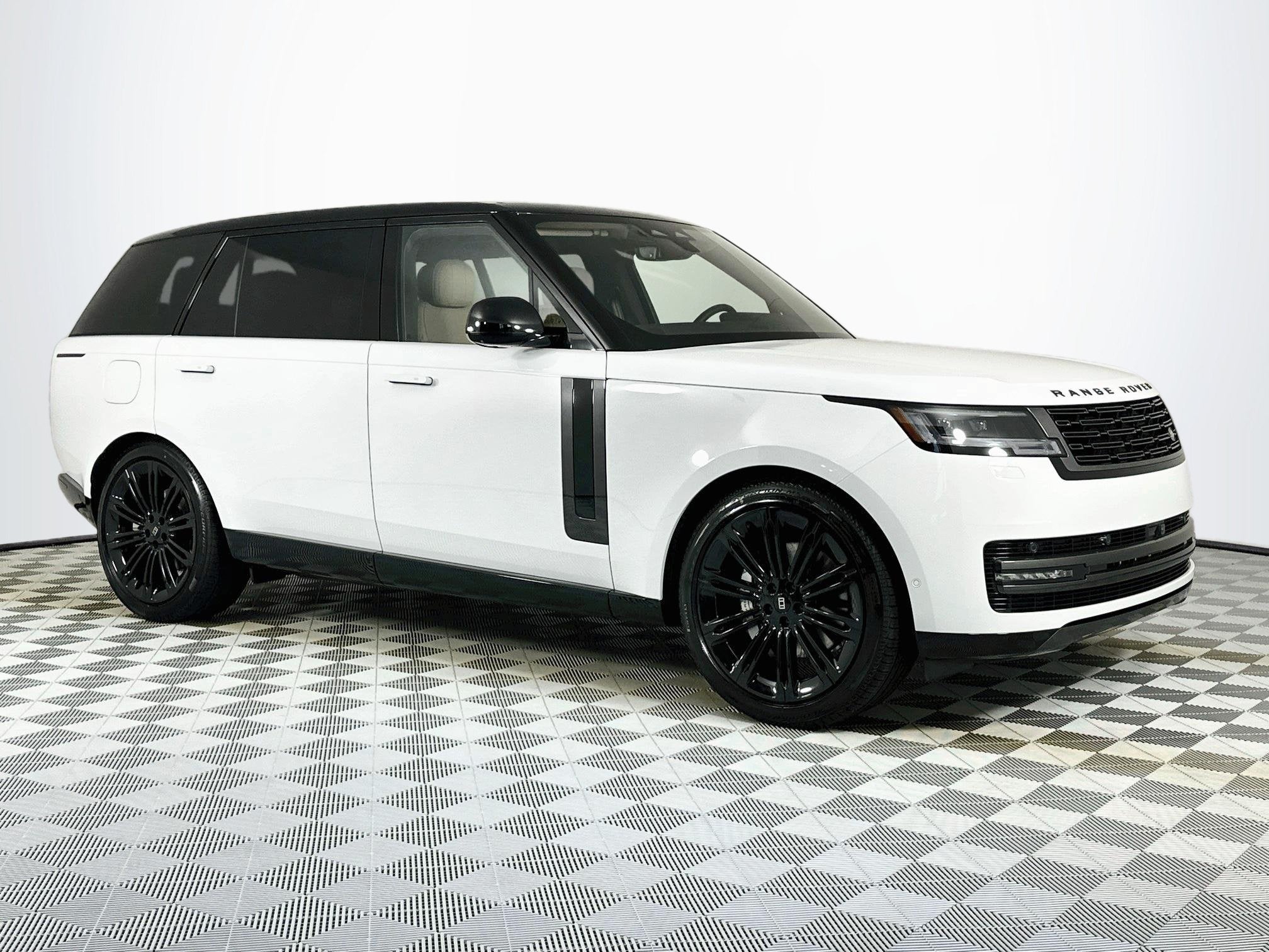 2027 Land Rover Range Rover SE LWB