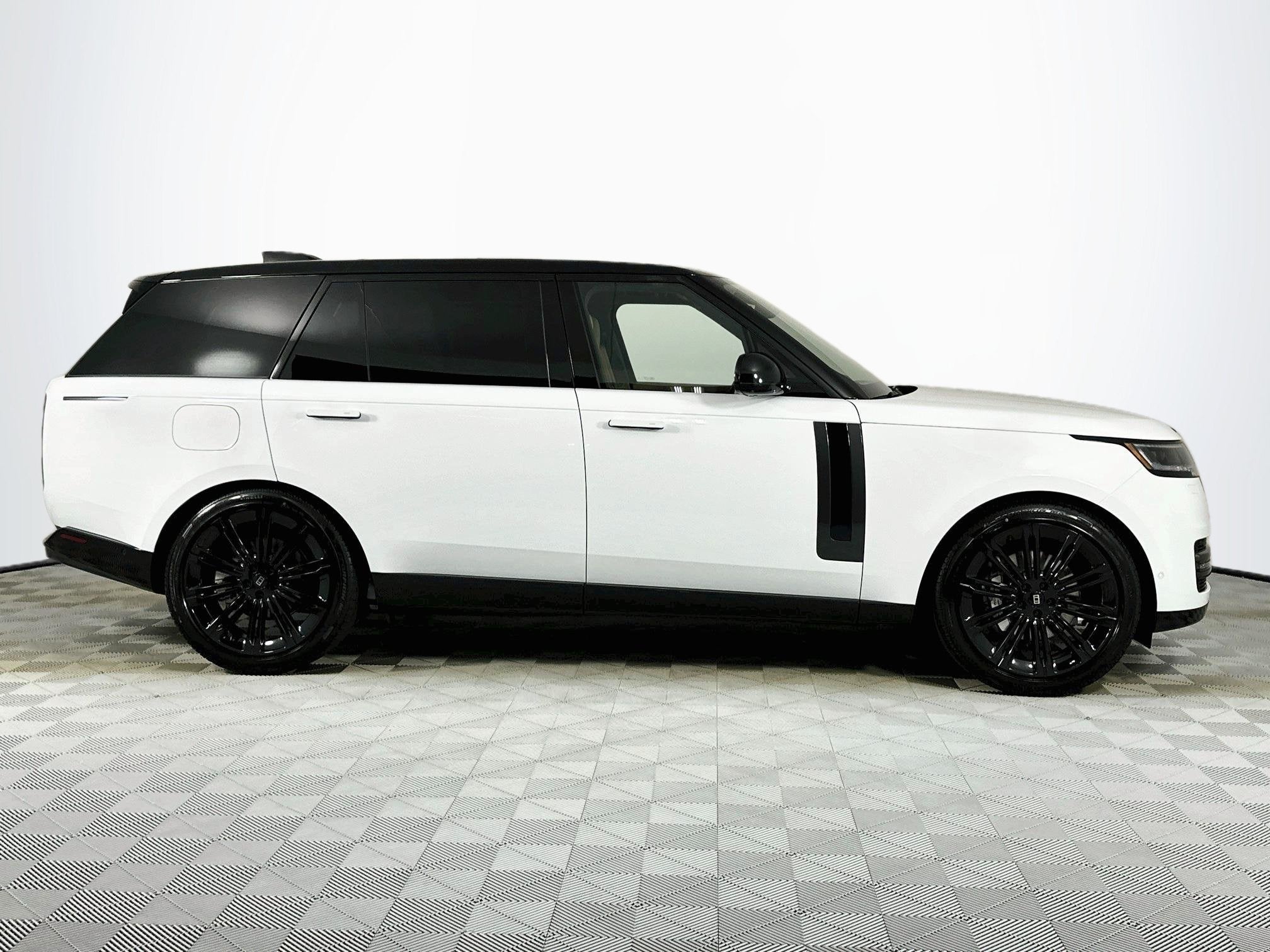 2027 Land Rover Range Rover SE LWB