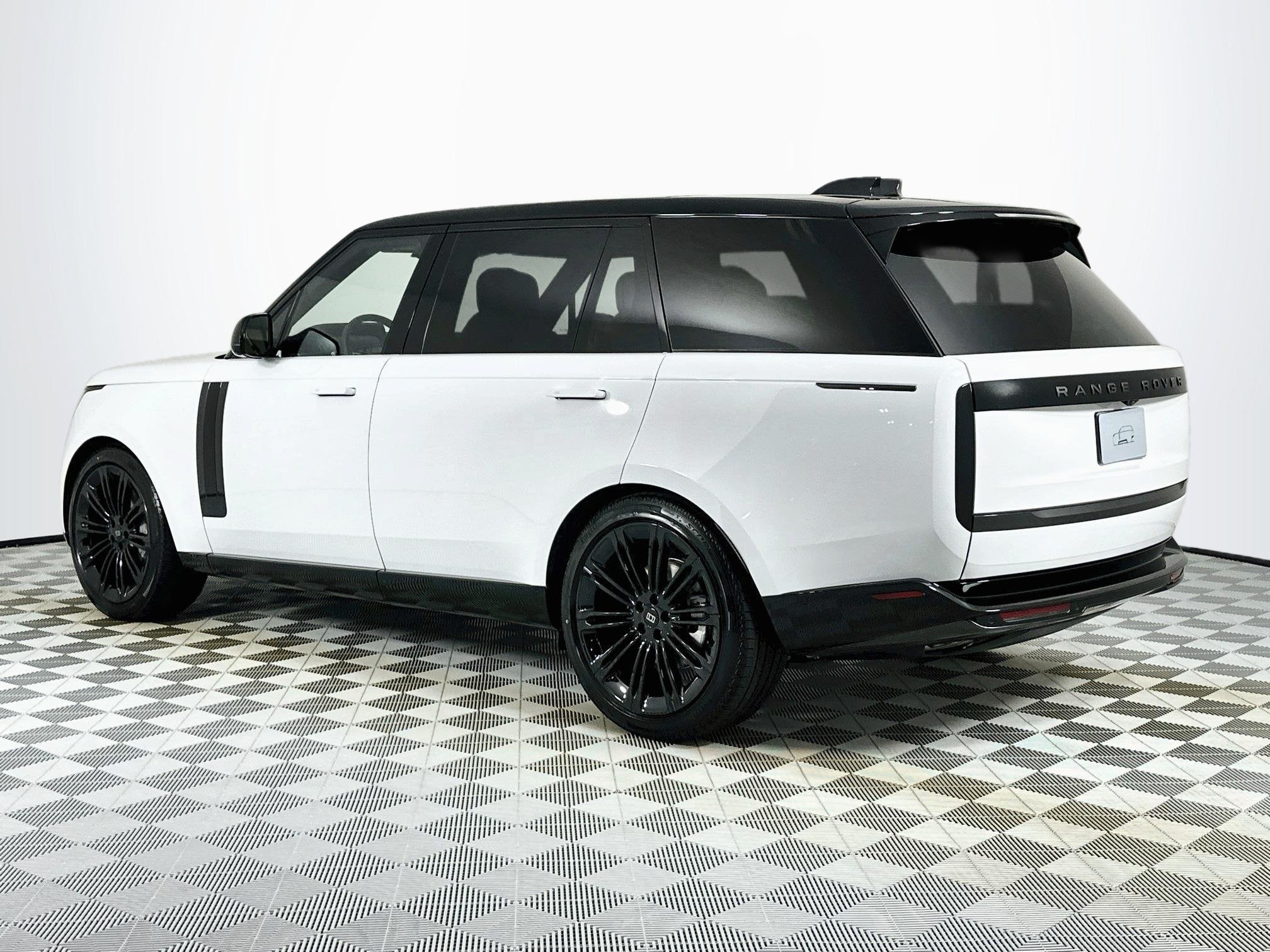 2027 Land Rover Range Rover SE LWB