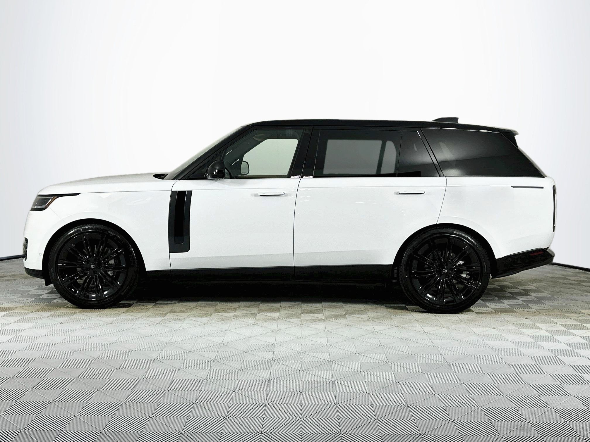 2027 Land Rover Range Rover SE LWB