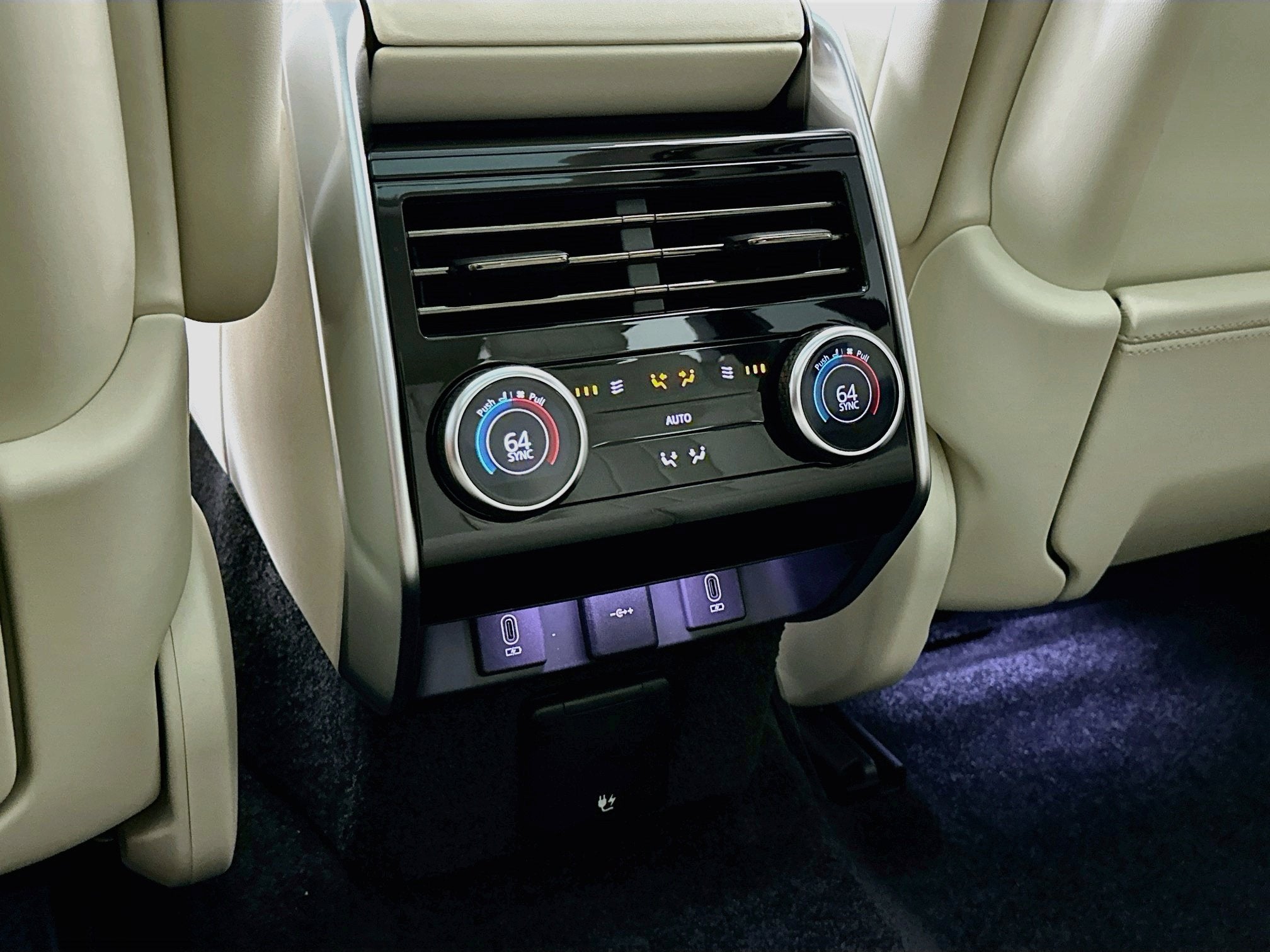 2027 Land Rover Range Rover SE LWB
