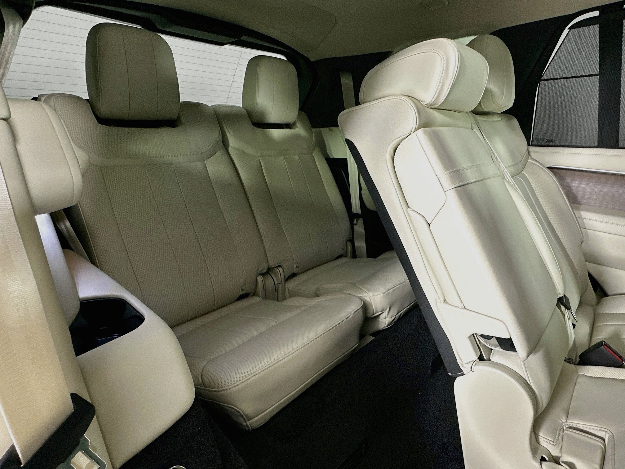 2027 Land Rover Range Rover SE LWB