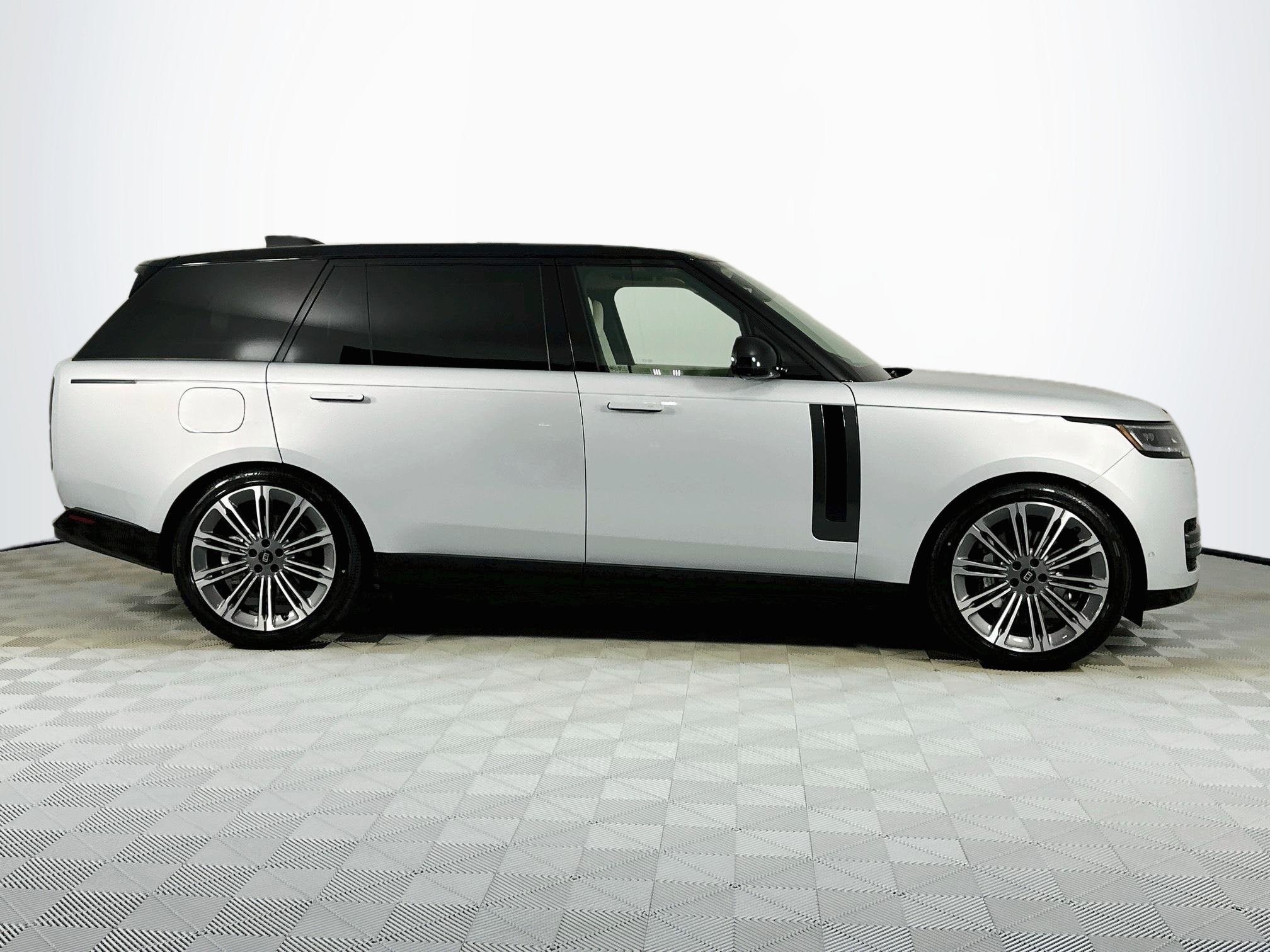2027 Land Rover Range Rover SE LWB
