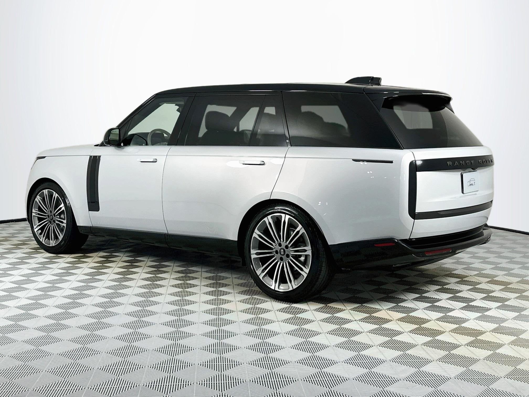 2027 Land Rover Range Rover SE LWB