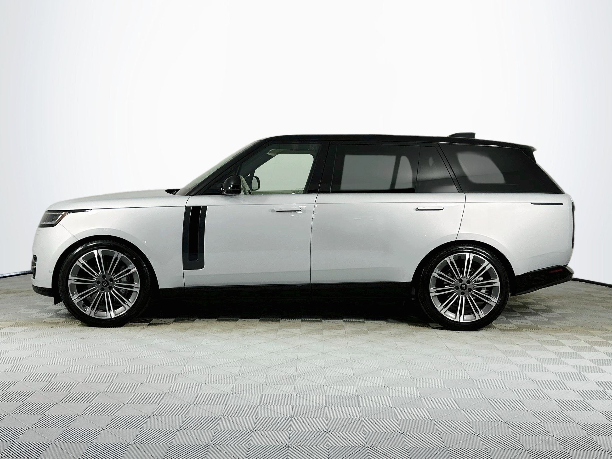 2027 Land Rover Range Rover SE LWB