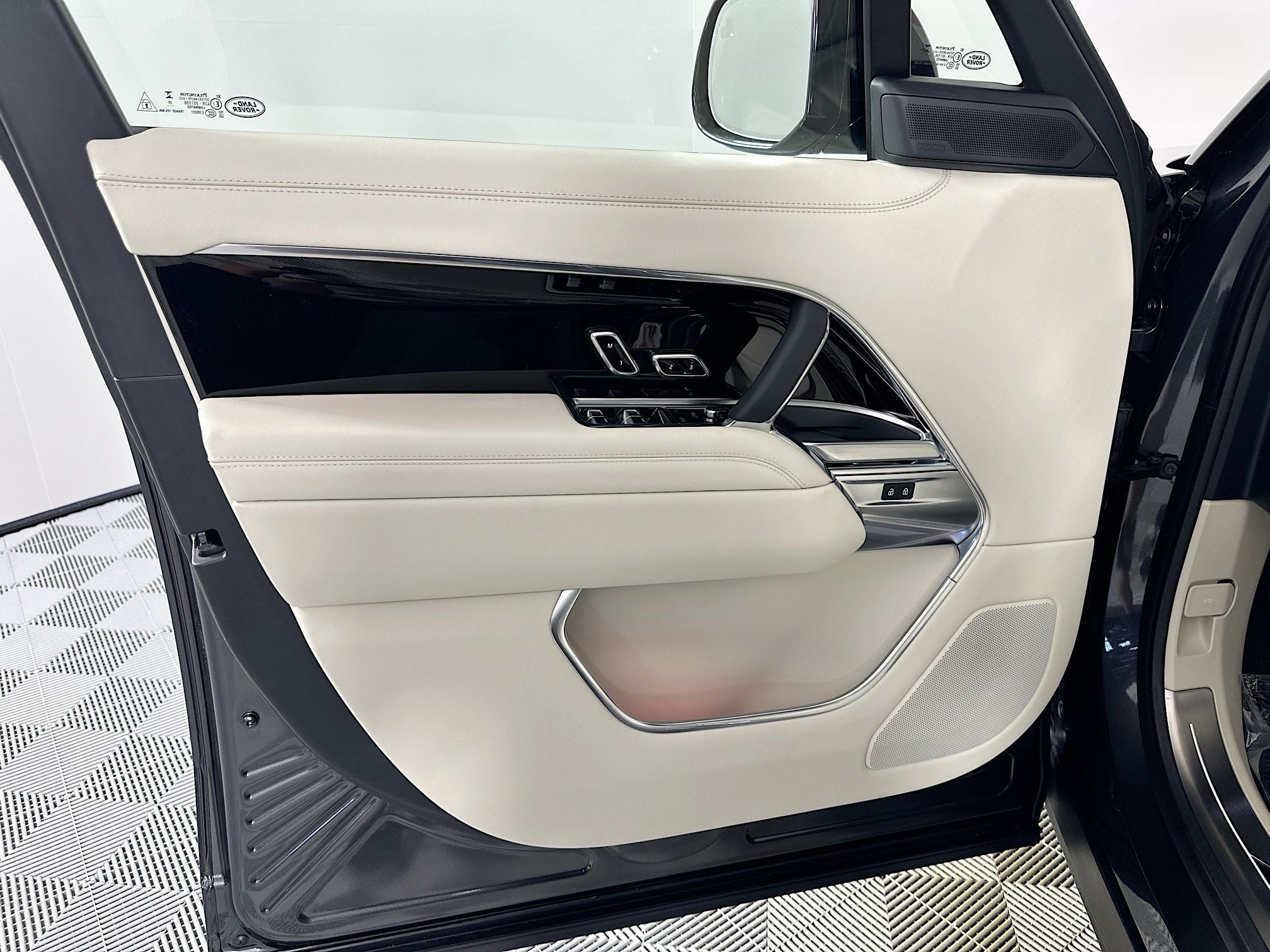 2026 Land Rover Range Rover SE LWB