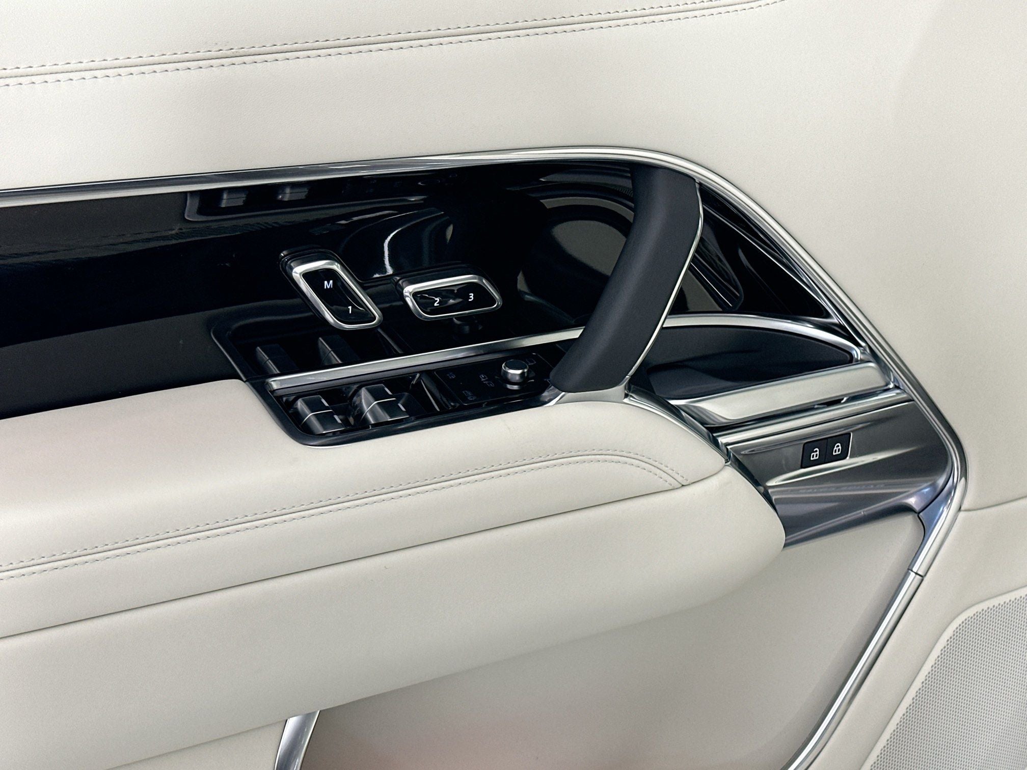 2026 Land Rover Range Rover SE LWB