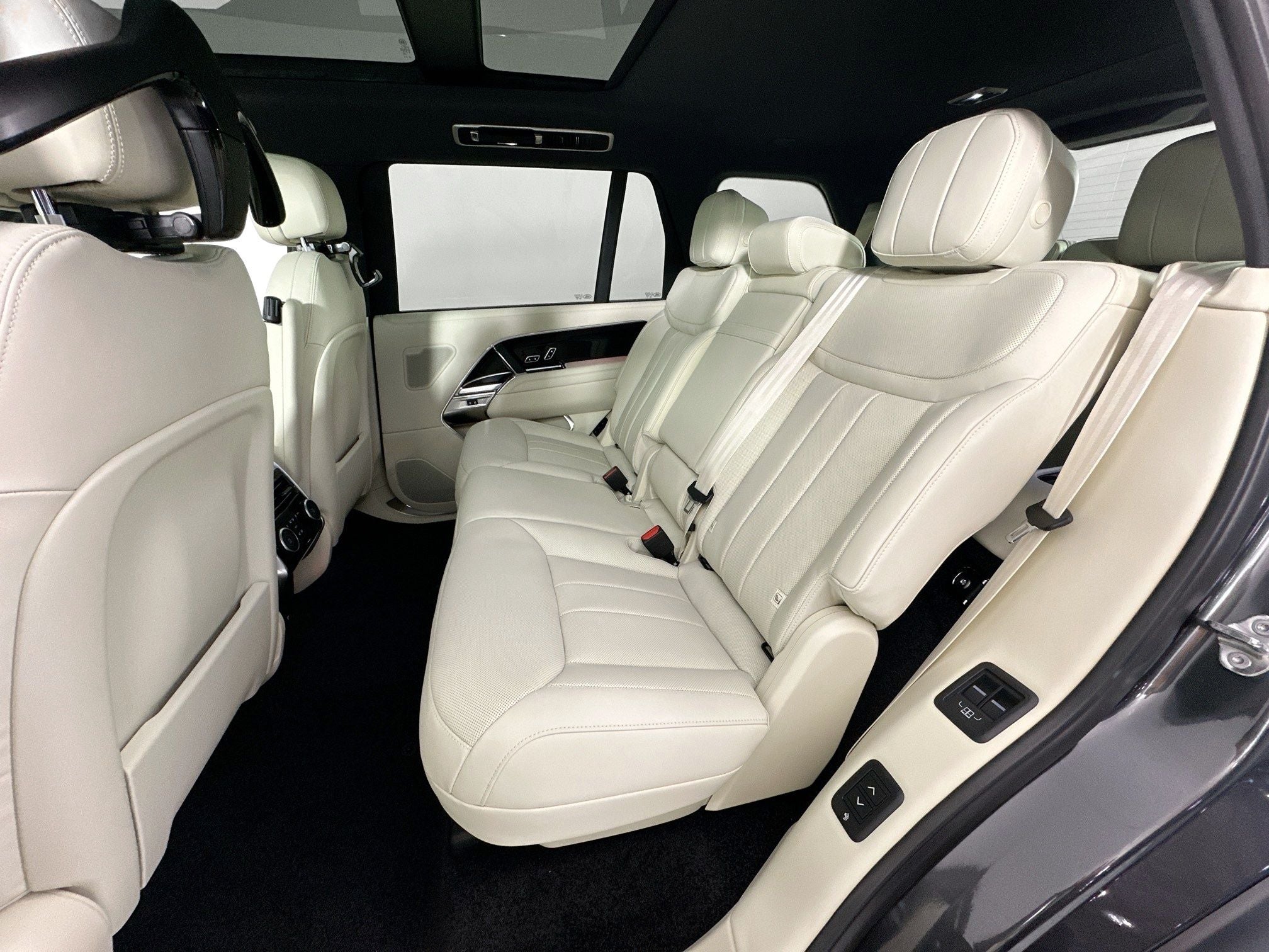 2026 Land Rover Range Rover SE LWB