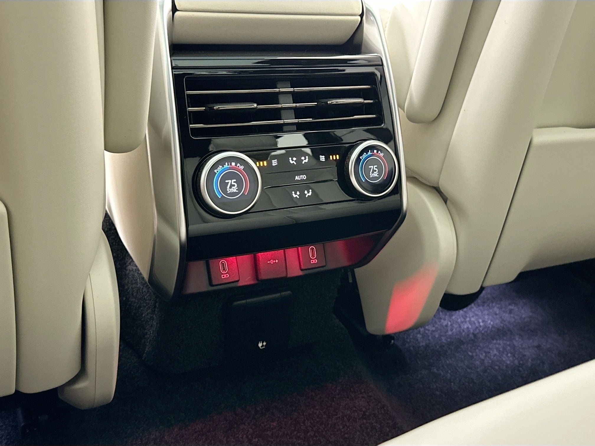 2026 Land Rover Range Rover SE LWB