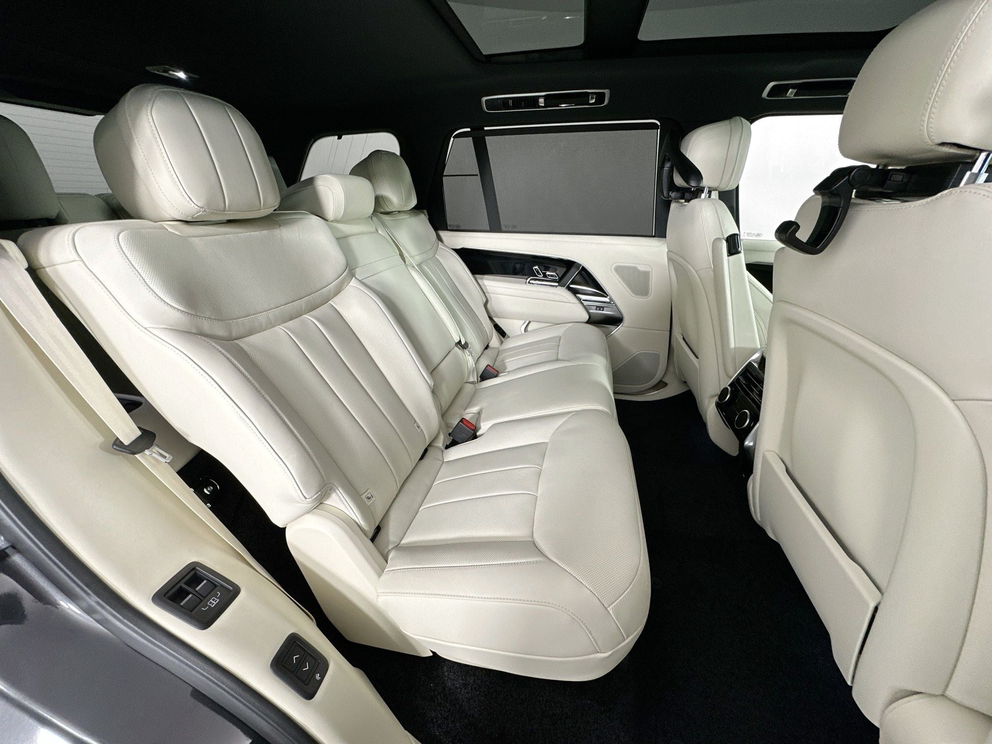 2026 Land Rover Range Rover SE LWB