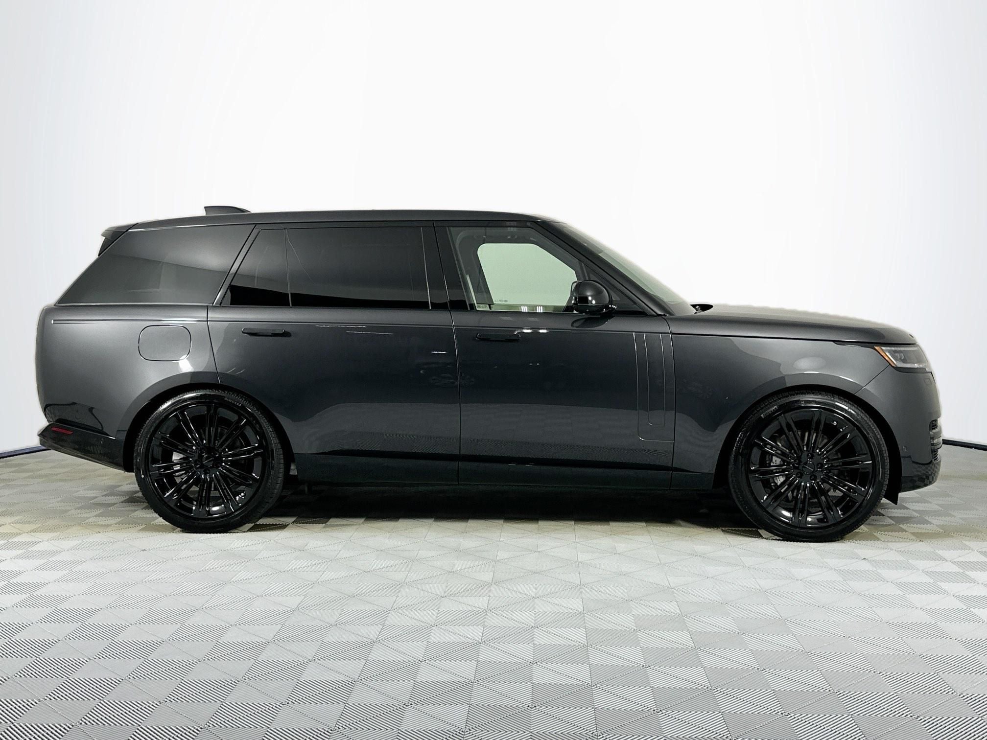 2026 Land Rover Range Rover SE LWB