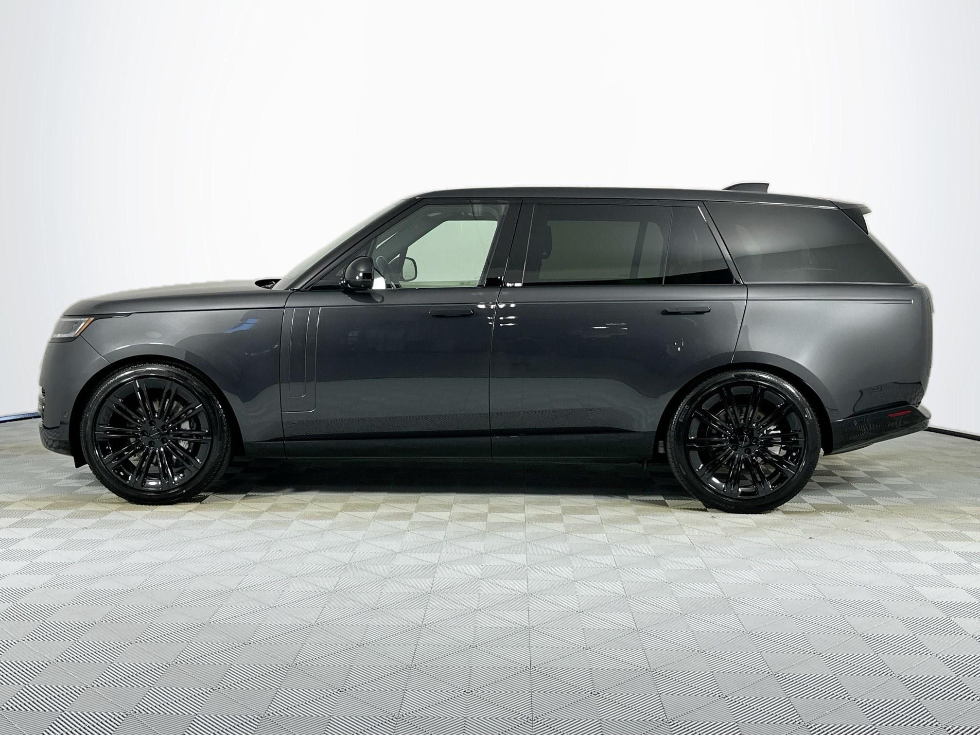 2026 Land Rover Range Rover SE LWB