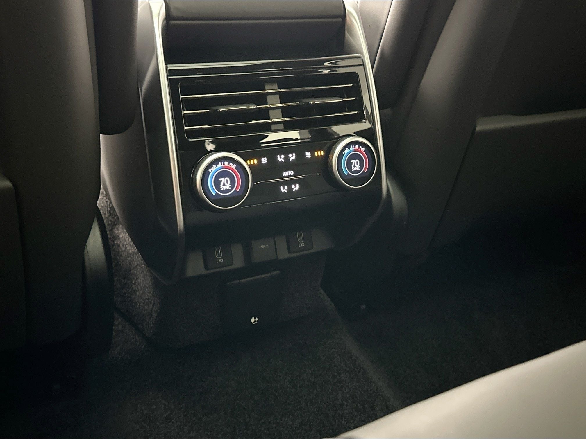 2026 Land Rover Range Rover SE LWB