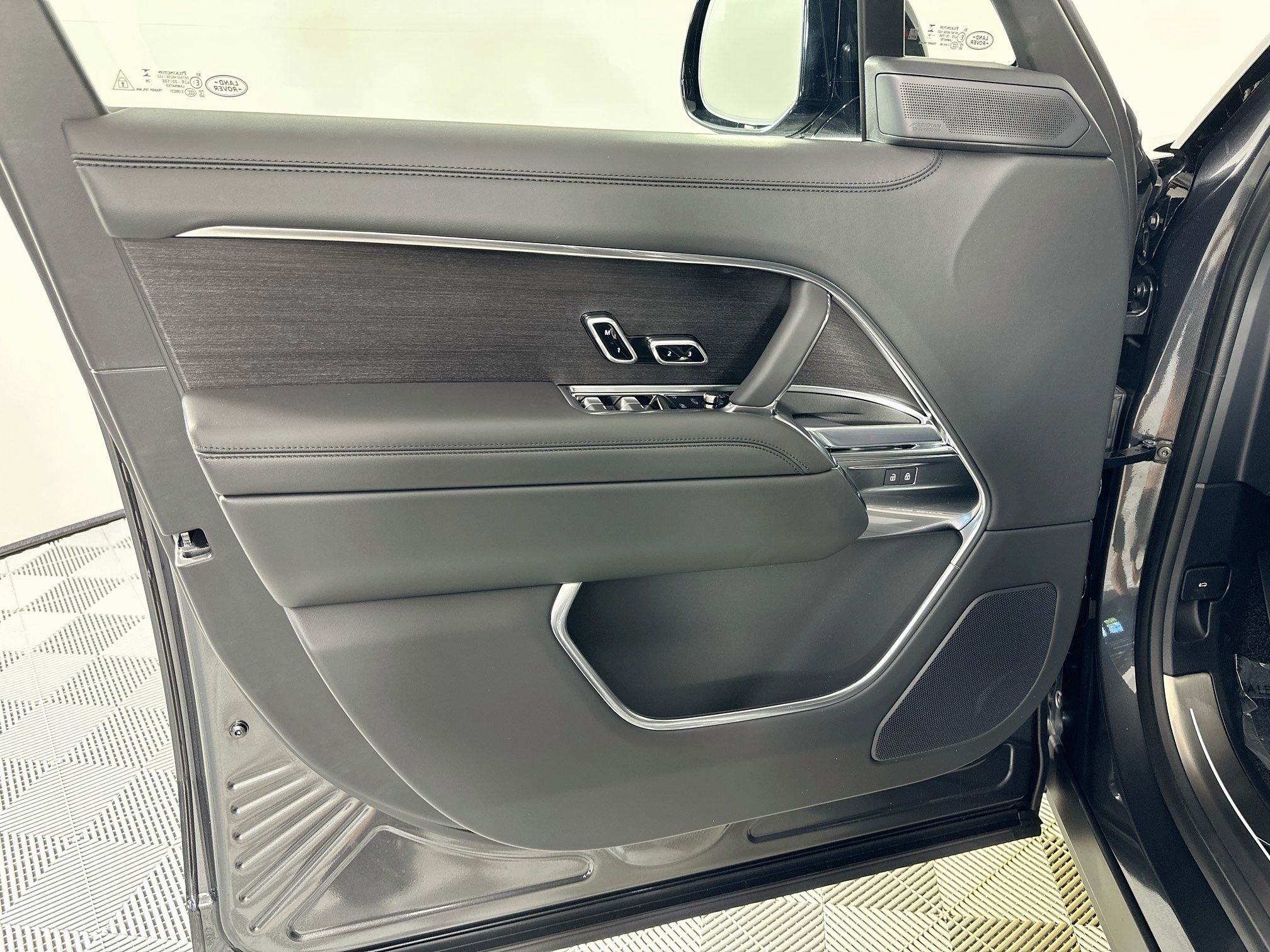 2027 Land Rover Range Rover SE LWB