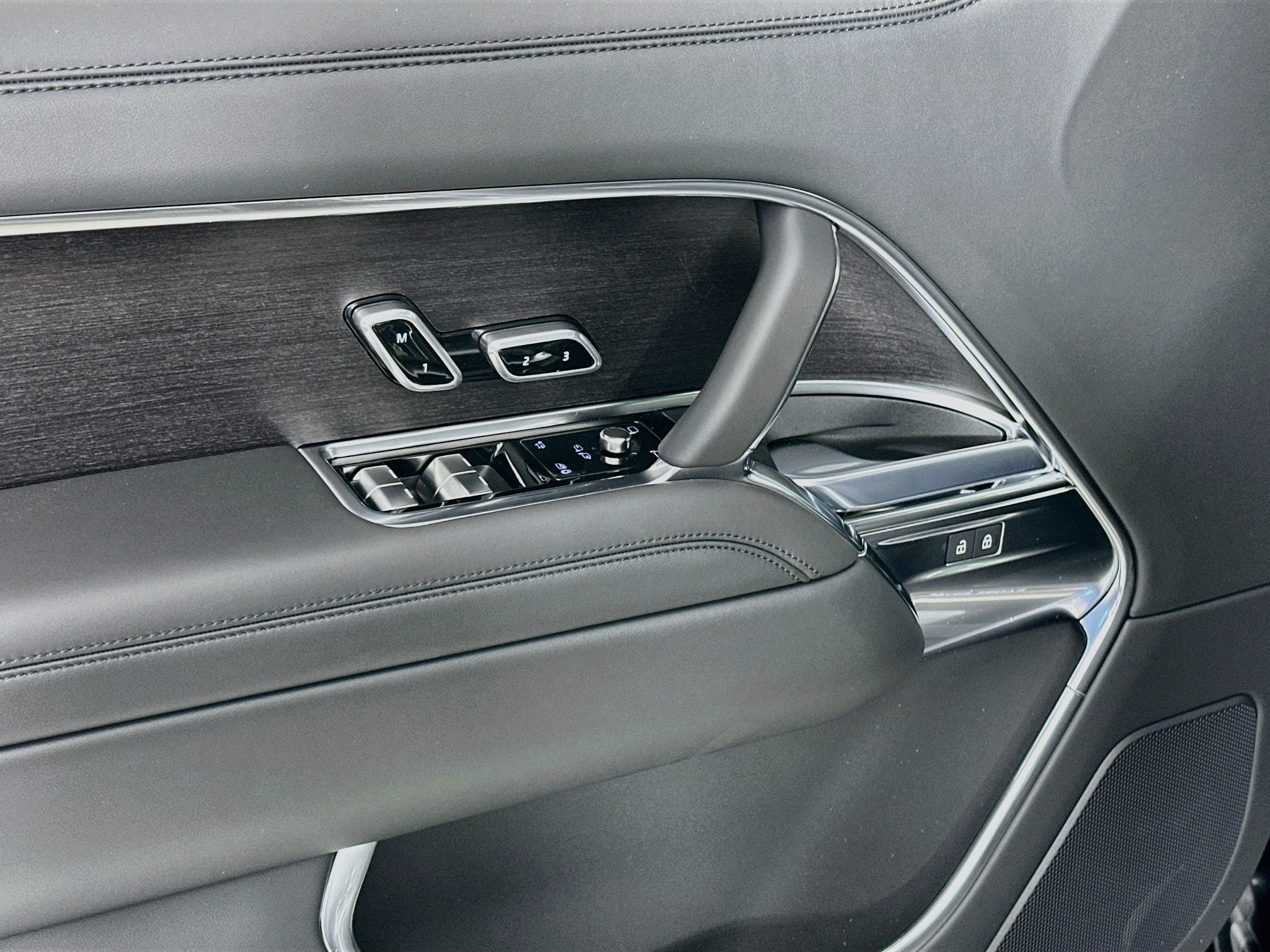 2027 Land Rover Range Rover SE LWB