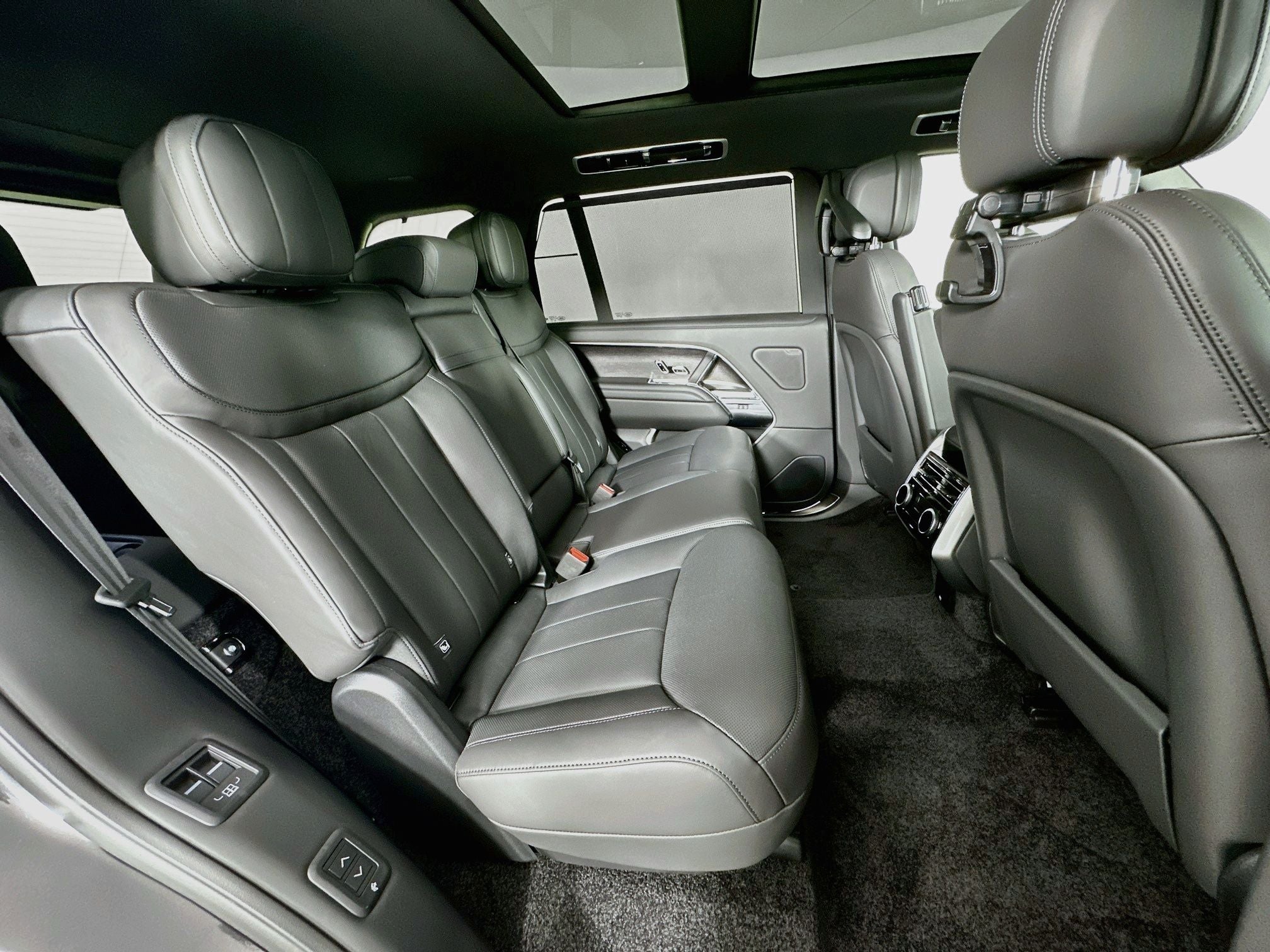 2027 Land Rover Range Rover SE LWB