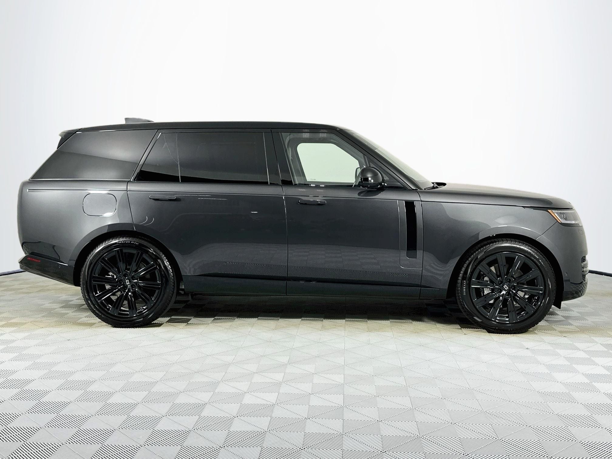 2027 Land Rover Range Rover SE LWB