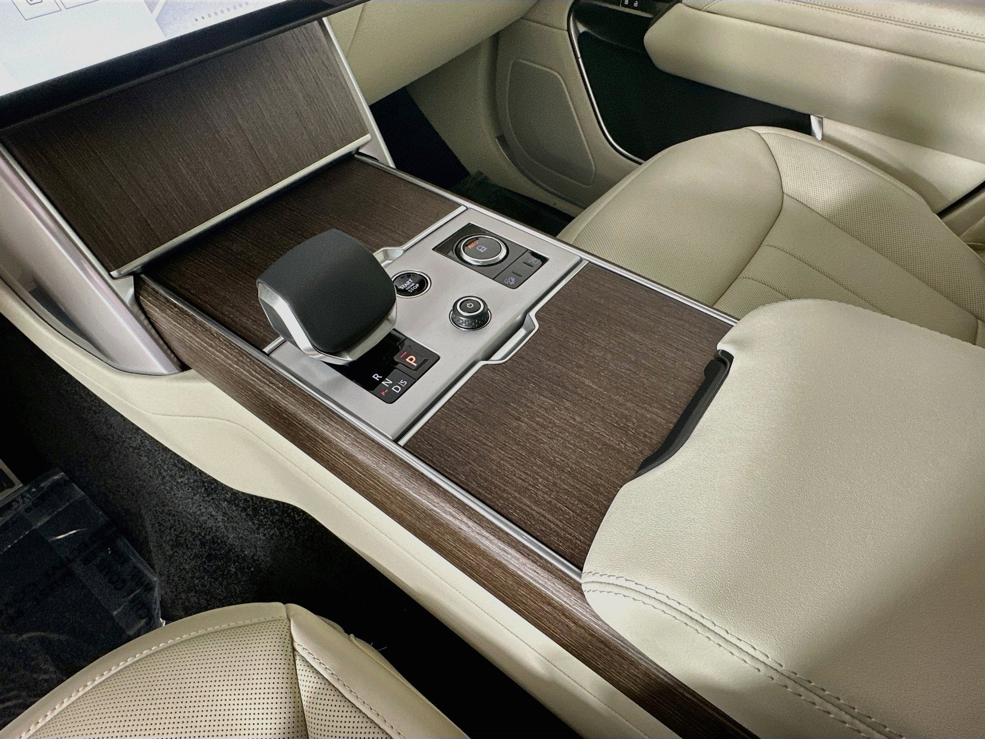 2027 Land Rover Range Rover SE LWB