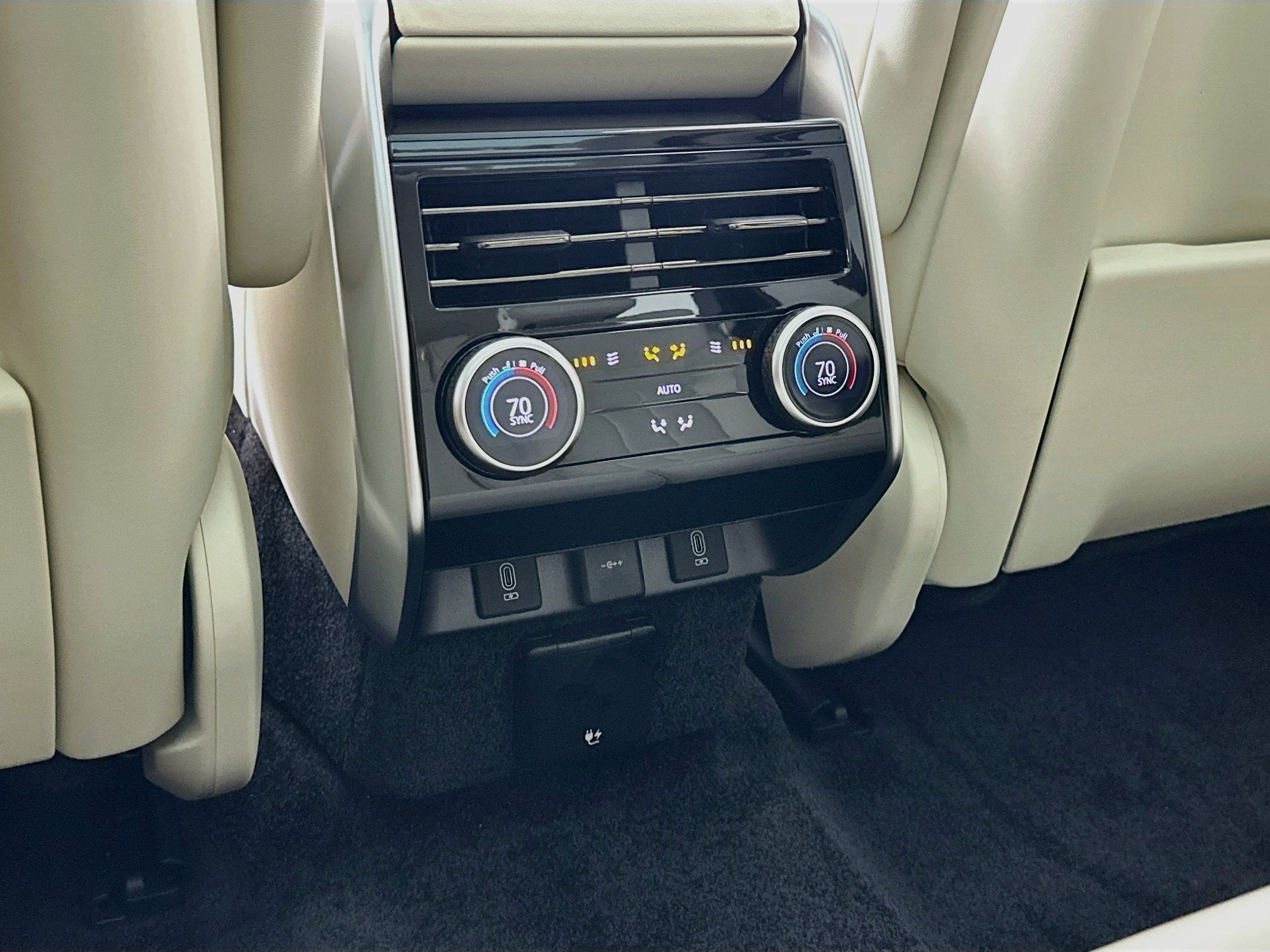 2027 Land Rover Range Rover SE LWB