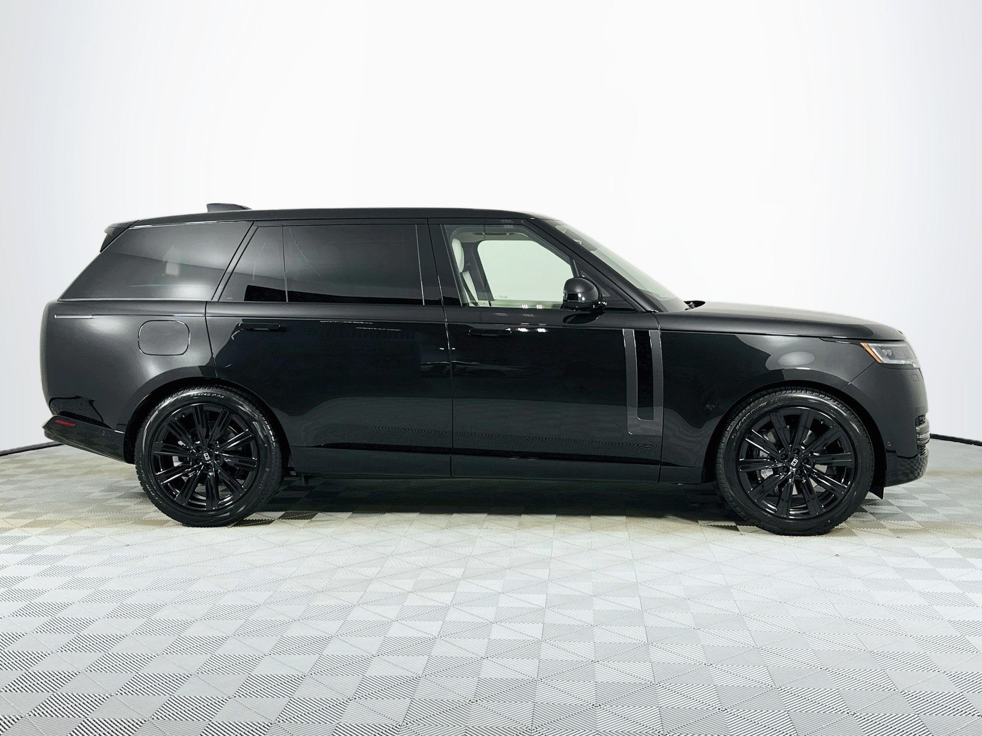 2027 Land Rover Range Rover SE LWB
