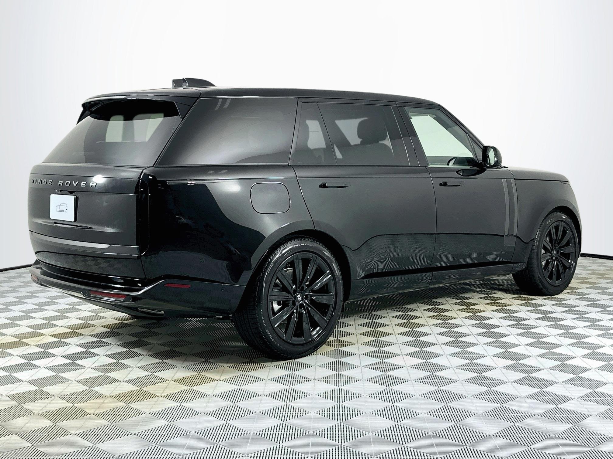 2027 Land Rover Range Rover SE LWB