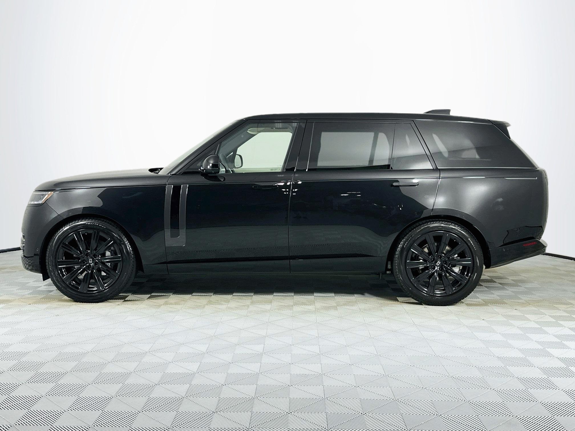 2027 Land Rover Range Rover SE LWB