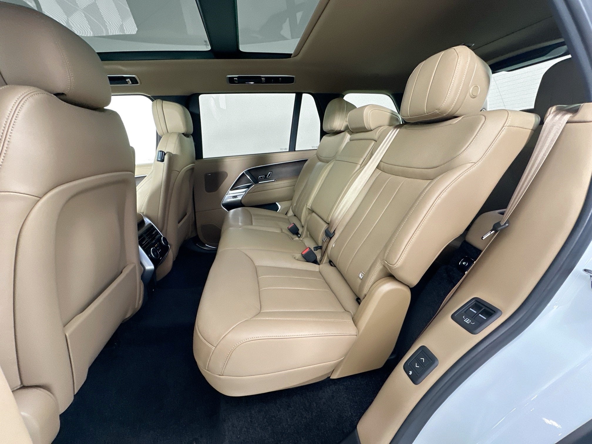 2025 Land Rover Range Rover SE