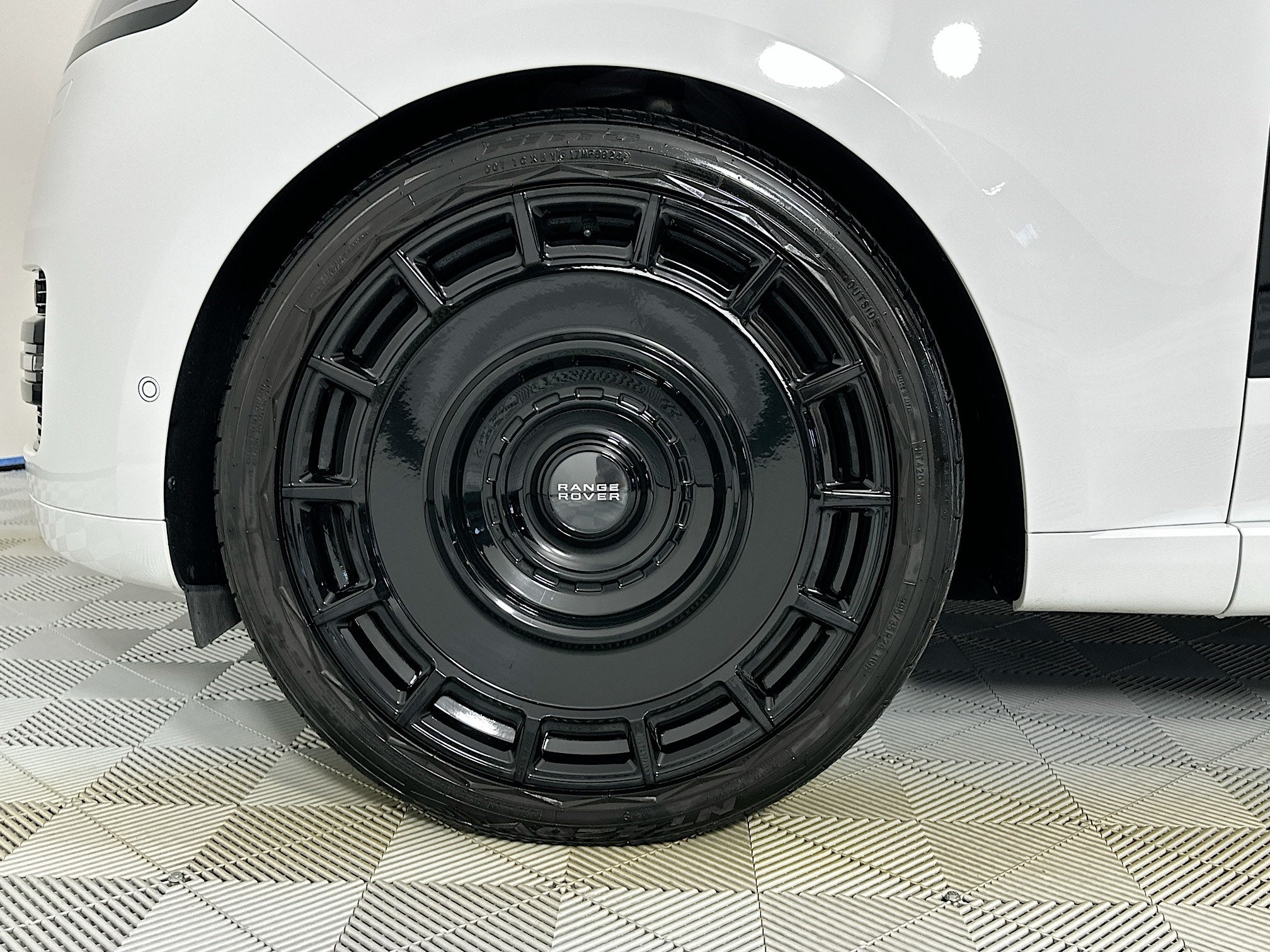 2025 Land Rover Range Rover SE